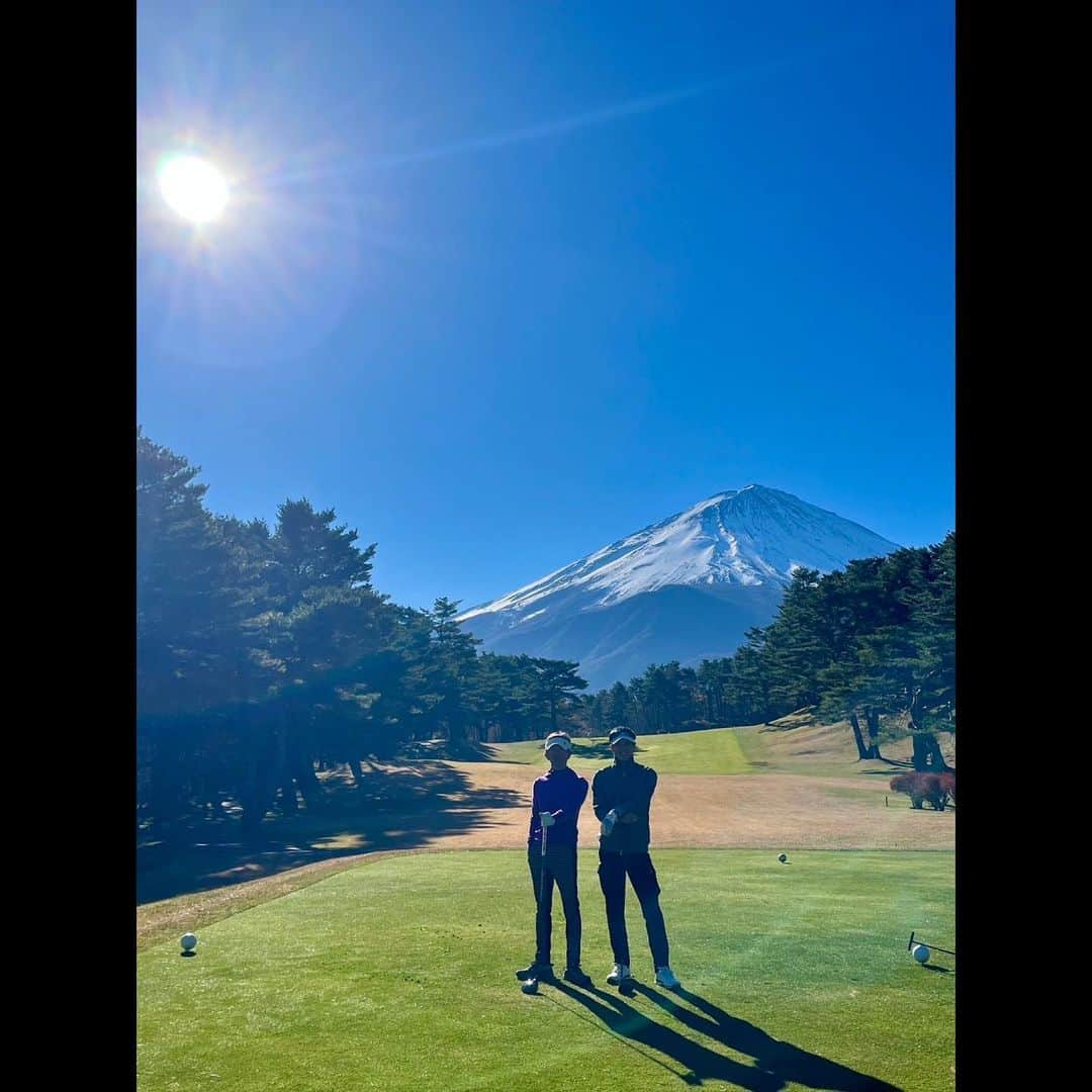 木村拓哉のインスタグラム：「⁡ ⁡ ⁡ 「今日は久々に沢村さんと共にゴルフへ。 やはり楽しい時間でした。 ありがとうございましたぁ〜！」 ⁡ 拓哉 #木村拓哉#TakuyaKimura」