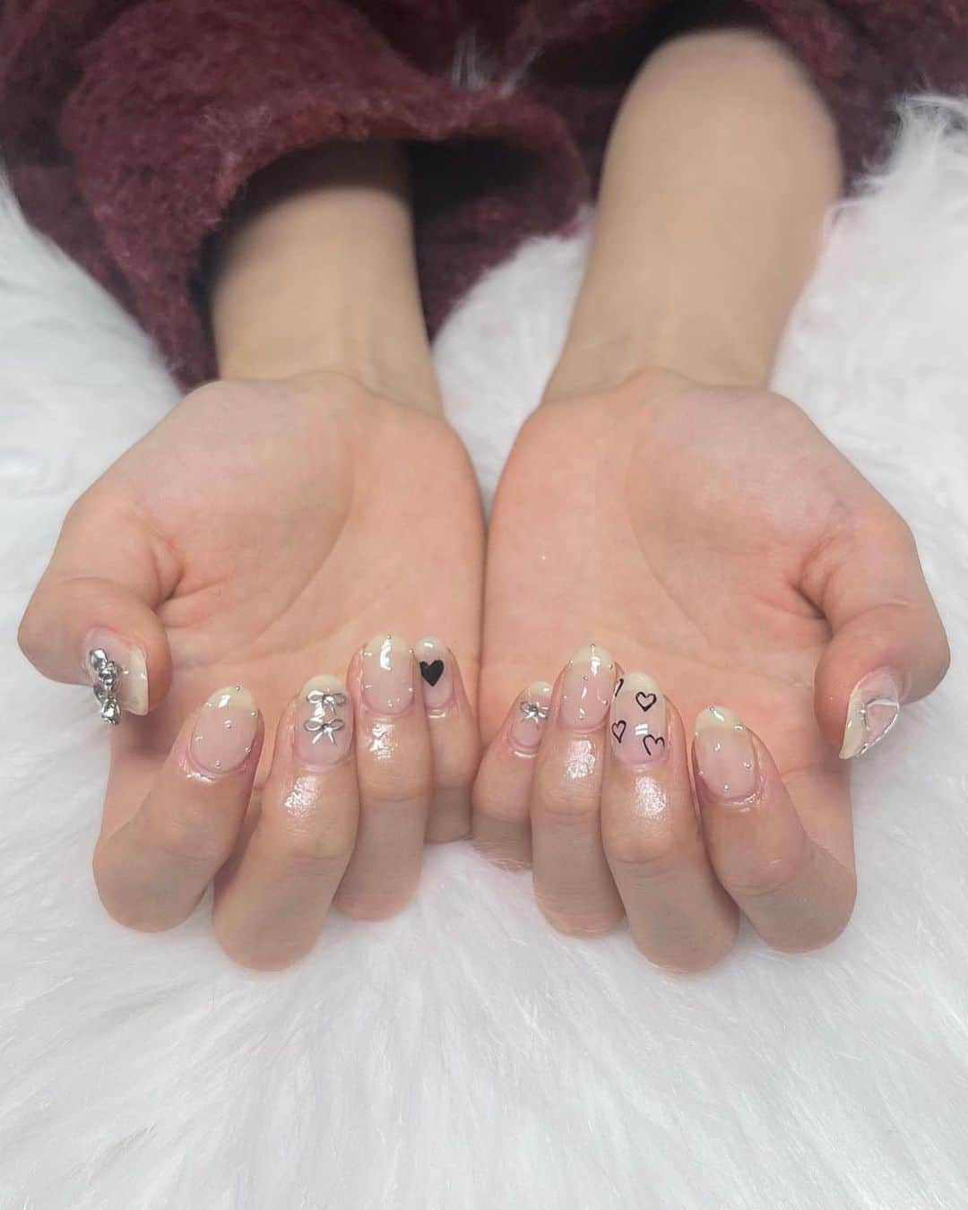 こねねこさんのインスタグラム写真 - (こねねこInstagram)「@kaede___nail さんにネイルしてもらってディズニー行ってきたーーー！！！！  めちゃくちゃに可愛くない？？  同世代で話しやすくて可愛くてネイルも可愛いだいすち🫶🏻  ネイルサロン安定してなかったけどこれからはかえでさんのとこ通うんだっ  今回のネイルまじお気に入りすぎる  そして今から0時までにdmくれたひとを対象にdm返信dayやるよん すたーと！！  #ネイルデザイン  #ネイル #ガーリーネイル #フレンチガーリー  #ディズニーコーデ #ディズニー #低身長コーデ #ネイルアート #冬ネイル」11月22日 19時19分 - nene146cm