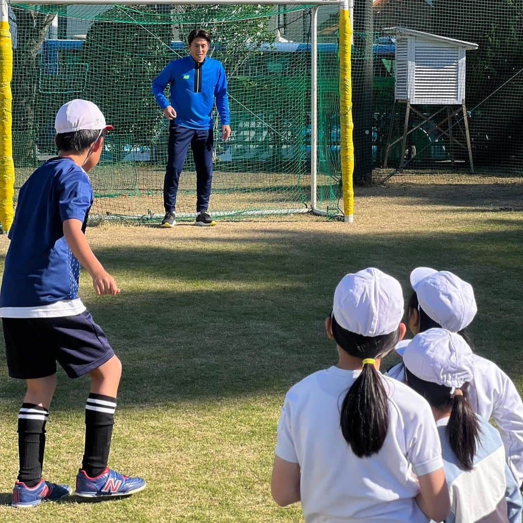 福西崇史さんのインスタグラム写真 - (福西崇史Instagram)「. 「笑顔と学びの体験活動プロジェクト」で ⻄東京市立谷戸小学校の3年生4年生のみんなに会ってきました⚽️ . 子供達の笑顔はもちろんだけど、成長もすごい👍 悔しくて泣いてる子もいて… 強くなれよ…🤝 . #東京都教育委員会 #福西崇史 #西東京市 #谷戸小学校 #3年生 #4年生 #笑顔 #協力 #体験 #競争 #soccer」11月22日 19時19分 - takashi_fukunishi