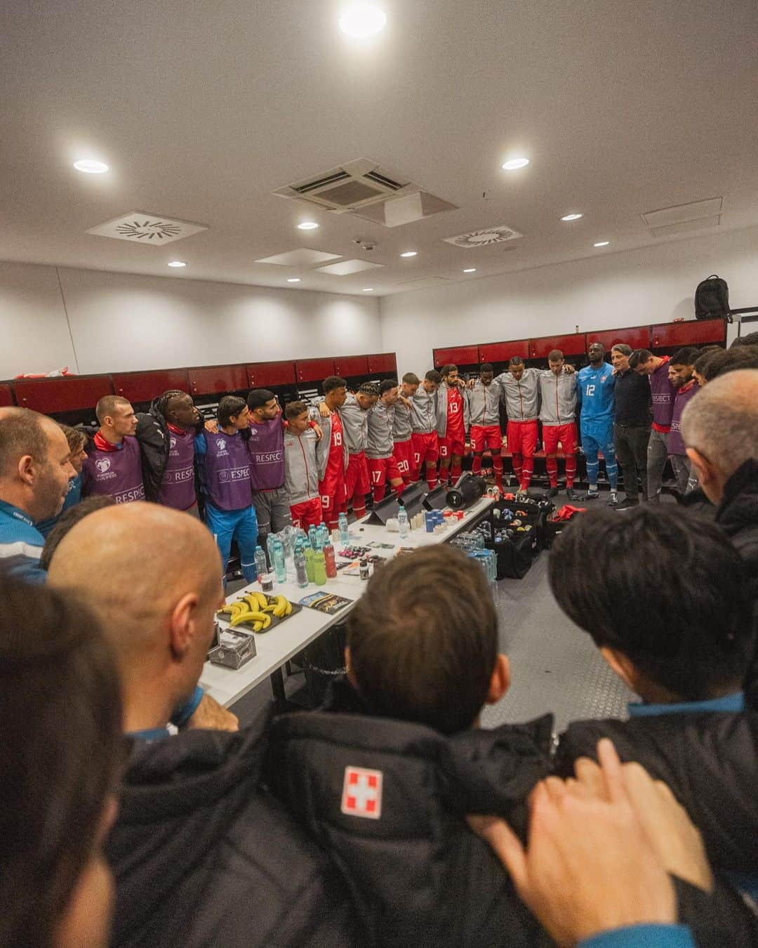 グラニト・ジャカのインスタグラム：「Disappointing end to the qualifiers but let’s stick together and make 2024 a special year for us all 🇨🇭」