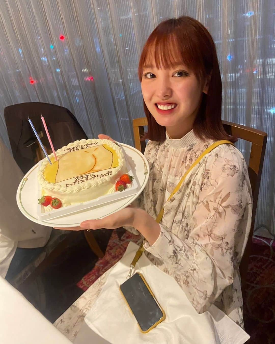 飯窪春菜さんのインスタグラム写真 - (飯窪春菜Instagram)「🍑  MBSヤングタウン土曜日にて毎年頂くバースデーケーキ、今年はおしりの絵でした〜☺️🍑  #mbs #ヤングタウン土曜日 #ヤン土」11月22日 19時30分 - harunaiikubo_official