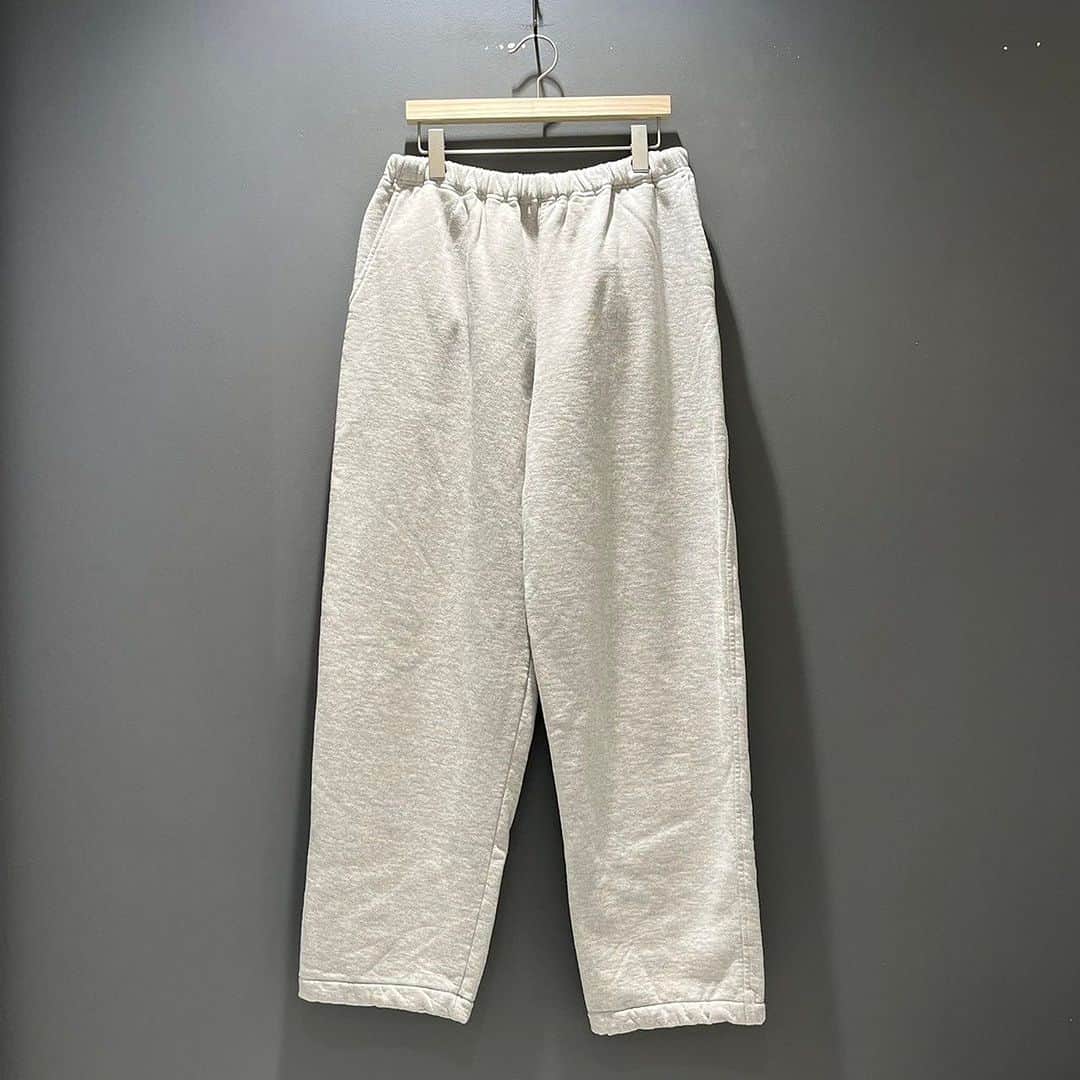 のインスタグラム：「＜COMOLI＞ Mens Cotton 吊裏毛 Pants ¥39,600-(inc.tax) Item No.11-24-1196 BEAMS JAPAN 2F ☎︎03-5368-7317 ※こちらの商品は入荷と投稿の時間差により、在庫のご用意が無い場合がございます。ご了承下さい。 @beams_japan #comoli #beams #beamsjapan #beamsjapan2nd Instagram for New Arrivals Blog for Recommended Items」