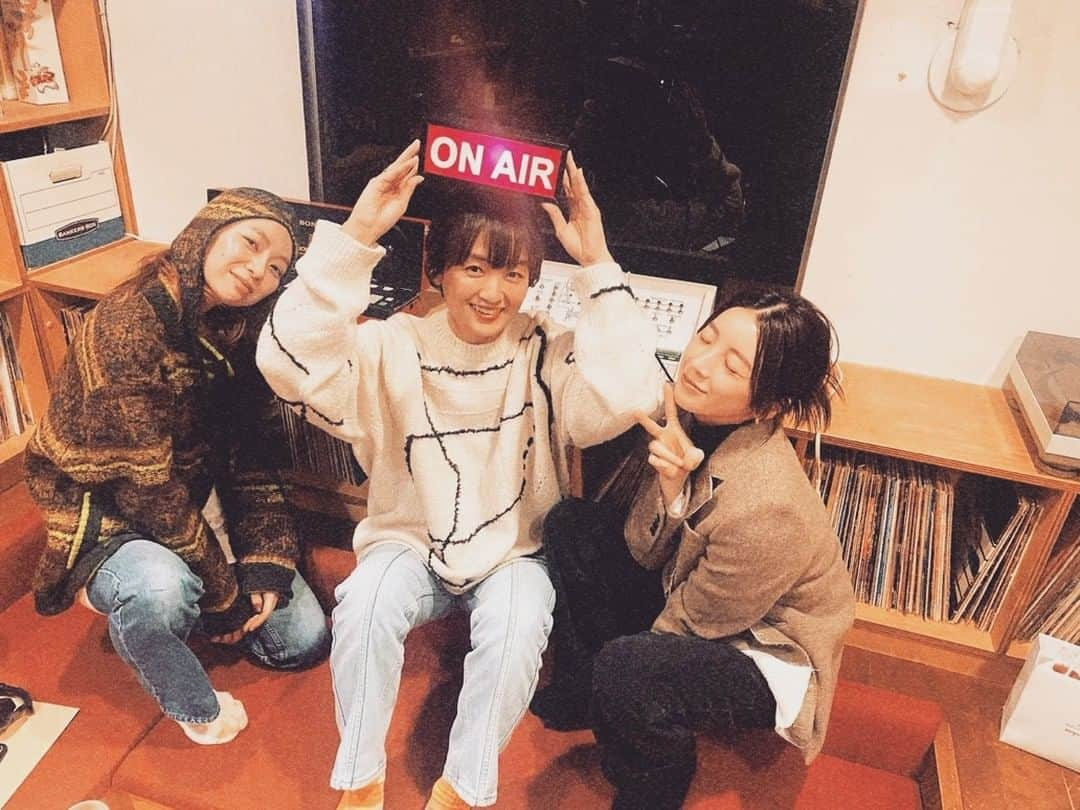 Block.fmさんのインスタグラム写真 - (Block.fmInstagram)「⚡️11/13 - 11/17 RADIO ONAIR LIST⚡️  ▶️https://block.fm/  ▽Pick up episode①▽ 11/14(Tuei) 22:00~ 📻ルン子の部屋 GUEST:吉田怜香,イズミダ・リー ▷今回はファッションブランド「TODAYFUL」デザイナー＆ディレクターの吉田怜香さんと、絵描きのイズミダ・リーさん をお迎え！ 新コーナー「ありなし判定団」ではリスナーの皆さんから届いた「これってあり？それともなし？」を忖度なしで判定👨‍⚖️ バラエティに富んだ質問に真剣にお答えしました🙏  アーカイブ↓ https://block.fm/radio/episode/147764  ▽Pick up episode②▽ 11/17(Fri) 21:00~ 📻TCY RADIO  GUEST:@onefive ▷@onefive の皆さんが3ヶ月ぶりの登場！ 11/22リリースの「F.A.F.O(Prod. ☆Taku Takahashi (m-flo))」を初フルオンエアしながら制作秘話などたっぷりお話ししています🫶 ぜひお聞きください！  アーカイブ↓ https://block.fm/radio/episode/147794  ▽Pick up episode③▽ 11/14(Tue) 21:00~ 📻Aile The Shota presents AINNOSTATION 『ノスタルジック J-POP』特集 ▷今回のテーマは『ノスタルジック J-POP』特集🎶 Aile The Shotaが学生時代聞いていたJ-POPを年代別に選曲していきました！ 「懐かしのあの曲」満載でお届けしました🔥  アーカイブ↓ https://block.fm/radio/episode/147762  ——————————————————————  ⚪️Monday(11/13) 20:00 RMPG DOPE STATION 21:00 RADIO WONDERLAND 22:00 INSIDE OUT   🔴Tuesday(11/14) 21:00 Aile The Shota presents AINNOSTATION 22:00 ルン子の部屋  🔵Wednesday(11/15) 20:00 UKG RISING 22:00 Remote Control  🟢Thursday(11/16) 20:00 Attack The Music Radio 21:00 BLOCK STEPPER 22:0K-Music HB STUDIO  🟡Friday(11/17) 20:00 TREKKIE TRAX RADIO 21:00 TCY RADIO 22:00 radio REBOOT - Techno program on block.fm  #blockfm」11月22日 19時27分 - blockfm