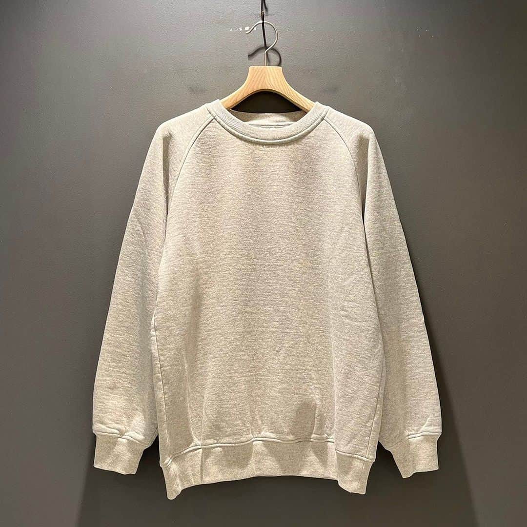 のインスタグラム：「＜COMOLI＞ Mens Cotton 吊裏毛 Crew Neck ¥37,400-(inc.tax) Item No.11-13-0444 BEAMS JAPAN 2F ☎︎03-5368-7317 ※こちらの商品は入荷と投稿の時間差により、在庫のご用意が無い場合がございます。ご了承下さい。 @beams_japan #comoli #beams #beamsjapan #beamsjapan2nd Instagram for New Arrivals Blog for Recommended Items」