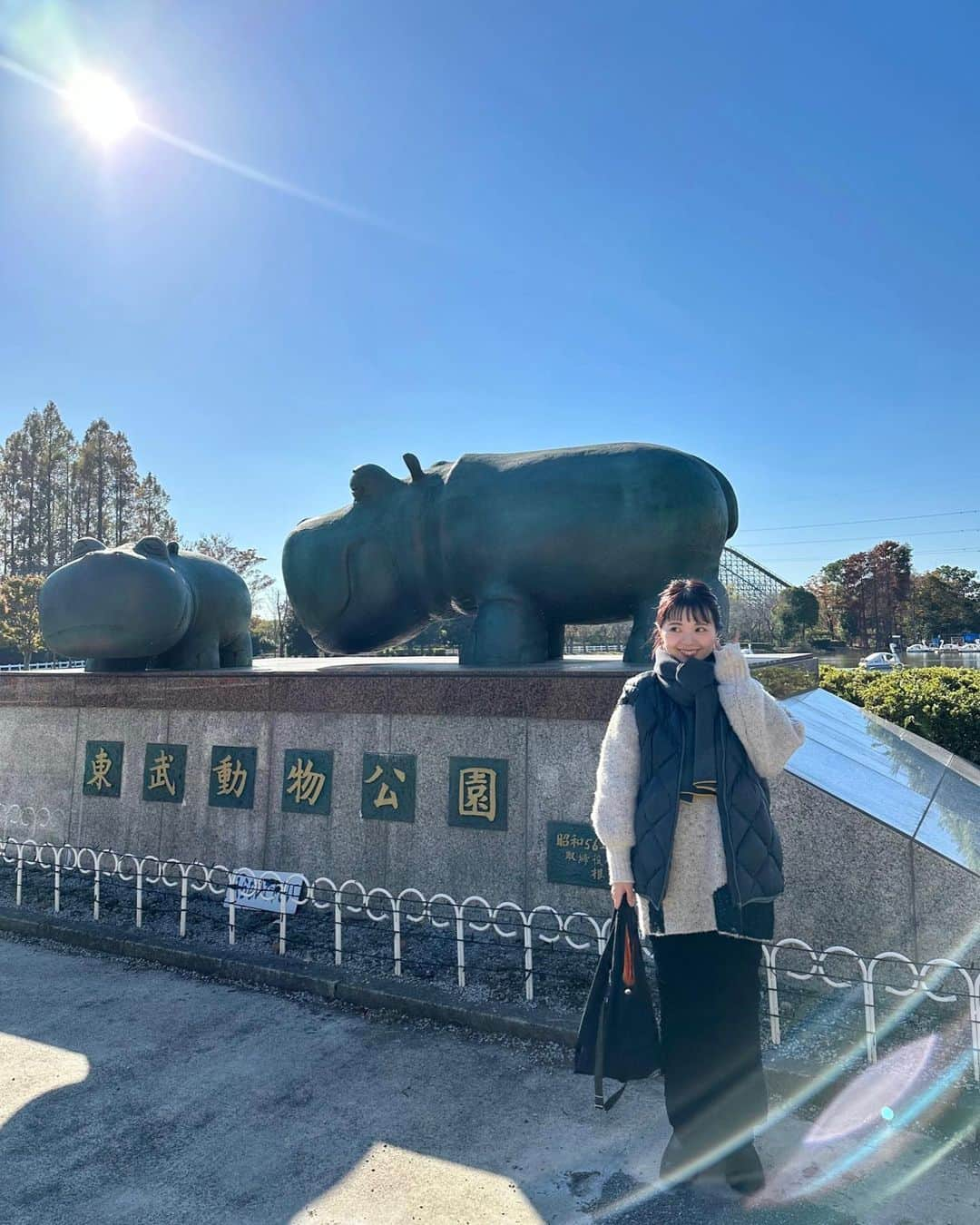 miho uesugiさんのインスタグラム写真 - (miho uesugiInstagram)「はじめての #東武動物公園 🦦 ㅤㅤㅤㅤㅤㅤㅤㅤㅤㅤㅤㅤㅤ ㅤㅤㅤㅤㅤㅤㅤㅤㅤㅤㅤㅤㅤ 遊園地も動物園も一気に楽しめる！ 広くて人通りも少なく、動物たちをゆっくり観察することが出来てすごく良かった…！！ また絶対来たい！！  ㅤㅤㅤㅤㅤㅤㅤㅤㅤㅤㅤㅤㅤ ニットとスカートは発売中のKastaneです🚶  ㅤㅤㅤㅤㅤㅤㅤㅤㅤㅤㅤㅤㅤ  ㅤㅤㅤㅤㅤㅤㅤㅤㅤㅤㅤㅤㅤ  #動物園#遊園地#動物園コーデ#ニット#スカート#マフラー#ベスト#ブーツ#モノトーン#モノトーンコーデ#porter#caban#sorel#montbell ㅤㅤㅤㅤㅤㅤㅤㅤㅤㅤㅤ#Kastane#Kastane舞浜#Kastane_ootd#骨格ウェーブ#イエベ春#コーディネート#今日のコーデ#コーデ#大人カジュアル#カジュアル#30代ファッション#30代コーデ#カスタネ#低身長#低身長コーデ」11月22日 19時39分 - uepoooning