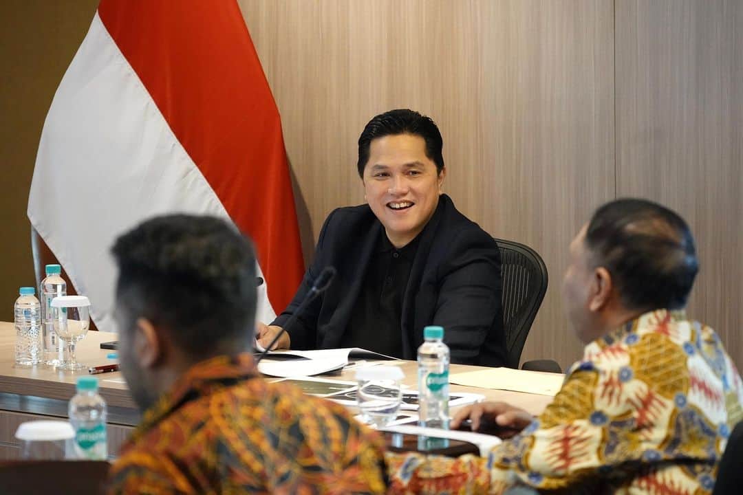 のインスタグラム：「Siang ini saya rapat bersama teman-teman Komite Eksekutif (Exco) PSSI. Kami membahas persiapan Timnas untuk beberapa kejuaraan Asia tahun depan.   Exco dalam waktu dekat ini juga akan memanggil semua pelatih untuk mengevaluasi laga Timnas di beberapa pertandingan terakhir.」