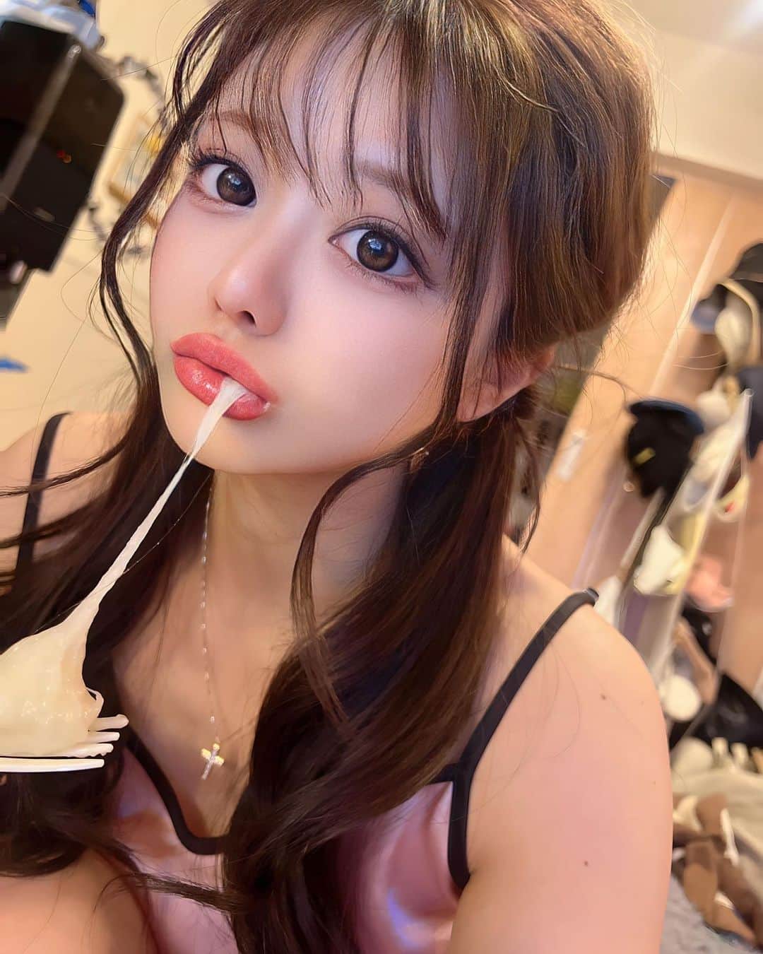 愛月颯花のインスタグラム：「もちがだいすきです 日頃から食べます🍊  2枚目ノーセットおれ」