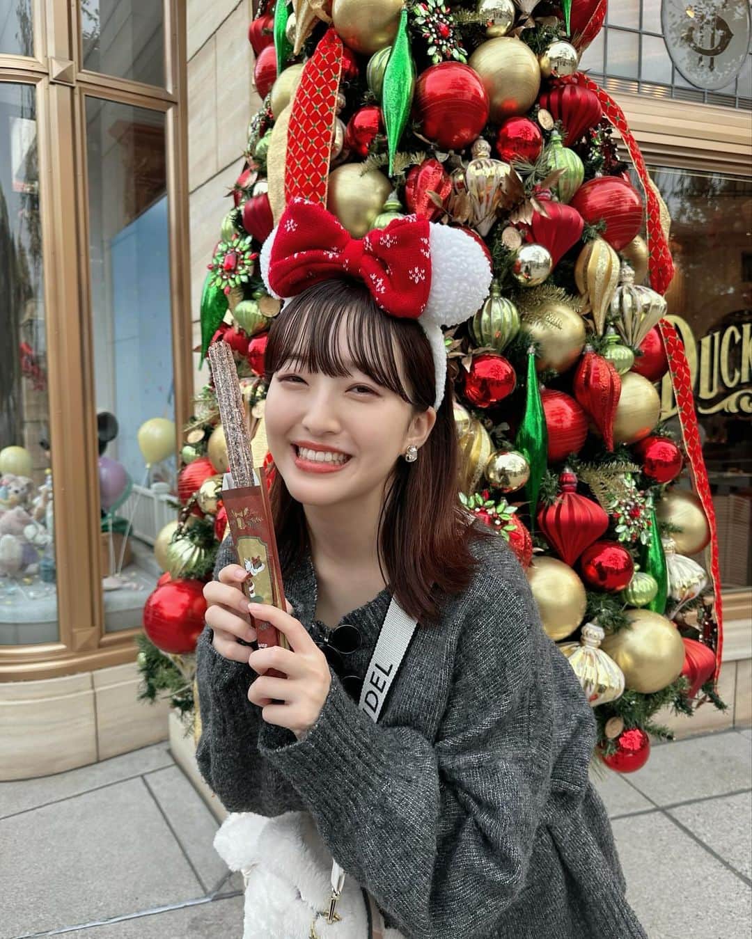 田島芽瑠のインスタグラム：「チョコチュロス大好き〜♡  まだまだディズニーの写真あるから過去ピクだけど許してね😉✨」