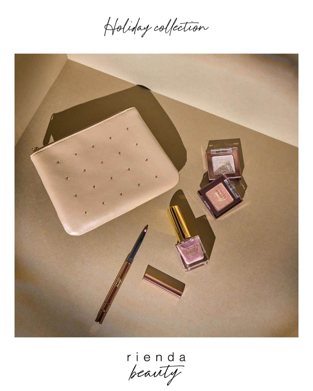 リエンダさんのインスタグラム写真 - (リエンダInstagram)「rienda beauty Holiday Collection 2023 【part.Ⅱ】 11/23(thu)10:00~PRE ORDER ━━━━━━━━━━━━━━━━━ この時期ならではの“きらめき”や“ワクワク”を コスメに詰め込んで。  特別な日にも日常にも。 寄り添いながら、 さりげない変化や華やぎを叶えてくれる ７つのラインアップ。  「私らしさを大切にする人」へ贈る スペシャルなホリデーコレクション。 ㅤㅤㅤㅤㅤㅤㅤㅤㅤㅤㅤㅤㅤ ㅤㅤㅤㅤㅤㅤㅤㅤㅤㅤㅤㅤ ◼️Holiday Collection 2023 Ⅱ ¥6,600(tax in) ㅤㅤㅤㅤㅤㅤㅤㅤㅤㅤㅤㅤㅤ ㅤㅤㅤㅤㅤㅤㅤㅤㅤㅤㅤㅤ ✧NEW ITEM✧  ・Color Eyes Mono（カラー アイズ モノ） 　¥2,420(tax in) 　01 ダイヤモンドシルバー 　濡れたようなツヤ感を演出する、透明ベースの高輝度シルバー。  　02 アンティークゴールド 　まぶたのトップコートとしても活躍する、柔らかに輝くシャンパンゴールド。 ㅤㅤㅤㅤㅤㅤㅤㅤㅤㅤㅤㅤㅤ  ・Blendable Liner（ブレンダブルライナー） 　¥2,420(tax in) 　04 ライラック 　ピュアな印象を作るマットでミルキーなライラック。  ㅤㅤㅤㅤㅤㅤㅤㅤㅤㅤㅤㅤㅤ ✧NEW ITEM✧ ・Nail Polish（ネイルポリッシュ） 　01 ピンクパール 　密度の高いパールが手元に立体感をもたらす、グレージュピンク。  ・オリジナルポーチ 　上品なシャンパンカラーにゴールドのスタッズがアクセントを添える、 　マチなしタイプのシンプルポーチ。内側には便利な仕切りつき。  ㅤㅤㅤㅤㅤㅤㅤㅤㅤㅤㅤㅤㅤ ━━━━━━━━━━━━━━━━━  【WEBSTORE】 予約開始日：11/23(thu)10:00~ 発売日：12/1(fri)  【全国rienda店舗】 発売日：12/1(fri) ㅤㅤㅤㅤㅤㅤㅤㅤㅤㅤㅤㅤㅤ ㅤㅤㅤㅤㅤㅤㅤㅤㅤㅤㅤㅤㅤ━━━━━━━━━━━━━━━━━  #riendabeauty #rienda #リエンダビューティー #クリスマスコフレ #ホリデーコレクション #コスメ #アイシャドウ #アイシャドウライナー #シングルアイシャドウ #ネイルポリッシュ」11月22日 19時42分 - rienda_official