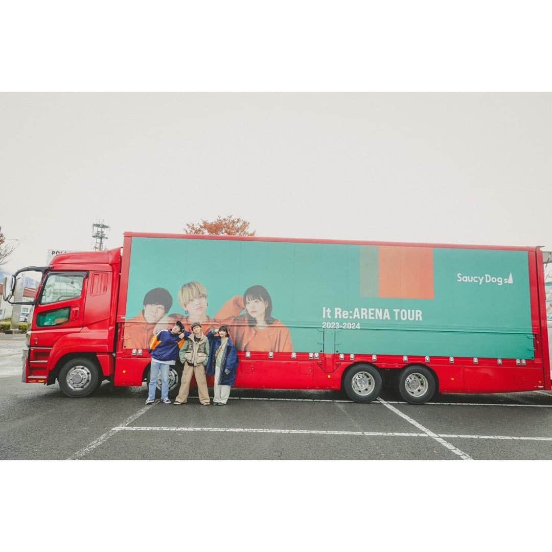 Saucy Dogさんのインスタグラム写真 - (Saucy DogInstagram)「2023.11.18　長野ビッグハット Saucy Dog It Re:ARENA TOUR 2023-2024 長野公演  all photo by白石達也(@t_s_p_1988)  #サウシードッグ #サウシー  #さうしーどっぐ  #さうしー #saucydog #ItReARENA」11月22日 19時49分 - saucydog0403