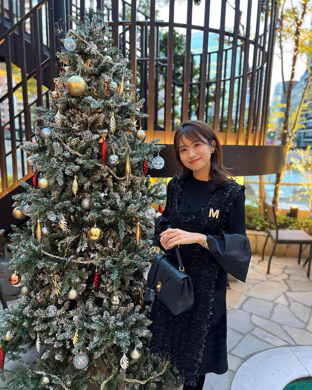 曽田茉莉江さんのインスタグラム写真 - (曽田茉莉江Instagram)「とっても楽しかったランチ🍽️💕 もう街もクリスマスになってきましたね🎄 千葉ゆかちゃんとは初めてゆっくりランチしました🥰 共通のお友達のみゆさんと🥰 千葉ゆかちゃんとってもパワフルでお話沢山して面白かったです🤣 また女子会できるの楽しみにしてます😌🩷  outer @m_maglie_le_cassetto_official  one-piece @chesty_official  tops @lilirena_   #fashion #code#大人コーデ #冬コーデ #クリスマス #クリスマスツリー #クリスマスコーデ」11月22日 19時51分 - marie_soda_