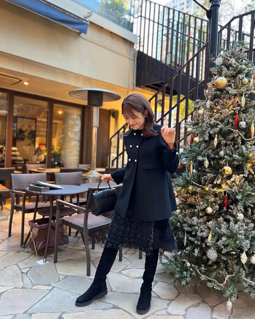 曽田茉莉江のインスタグラム：「とっても楽しかったランチ🍽️💕 もう街もクリスマスになってきましたね🎄 千葉ゆかちゃんとは初めてゆっくりランチしました🥰 共通のお友達のみゆさんと🥰 千葉ゆかちゃんとってもパワフルでお話沢山して面白かったです🤣 また女子会できるの楽しみにしてます😌🩷  outer @m_maglie_le_cassetto_official  one-piece @chesty_official  tops @lilirena_   #fashion #code#大人コーデ #冬コーデ #クリスマス #クリスマスツリー #クリスマスコーデ」