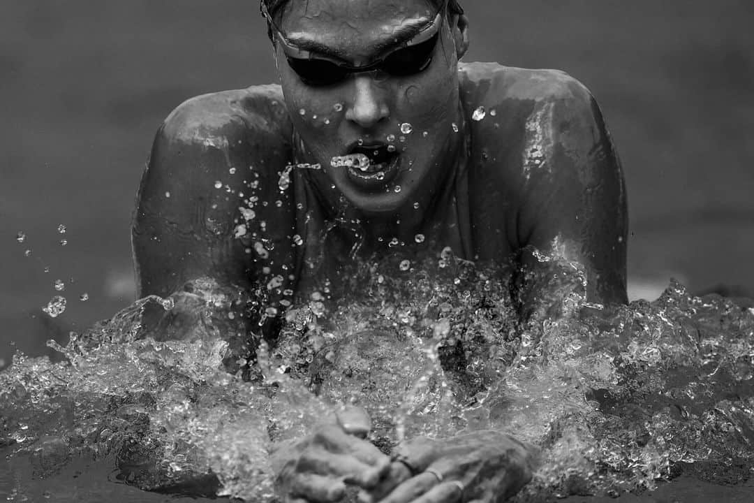 ズザンナ・ヤカボスのインスタグラム：「@zsuzsubell 💦🏊🏼‍♀️ #swimming #swim #sports #sportsphotography #Sonya9III」