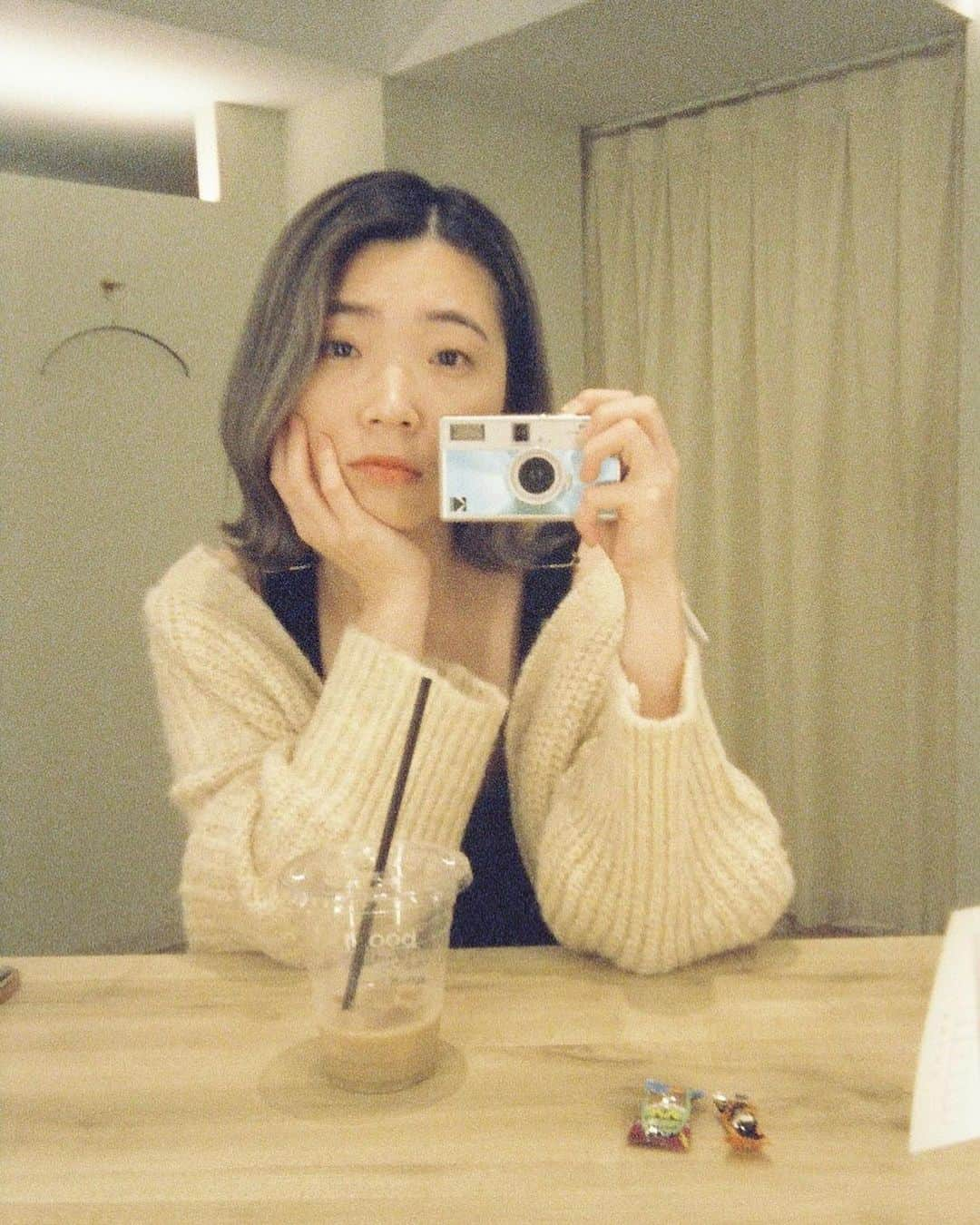 野田愛実さんのインスタグラム写真 - (野田愛実Instagram)「* だいすきな水色を持ち歩く📷🎞️🩵  #kodakektarh35  #kodakektarh35n」11月22日 19時58分 - noda_emi