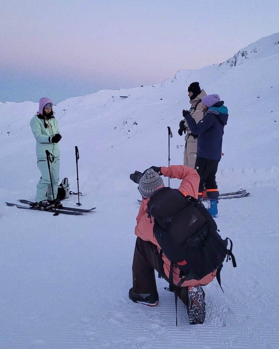 Mammutのインスタグラム：「Here are some BTS from our Haldigrat collection shoot in Verbier last year. Needed to share this so we all get inspired to go out to the mountains this week.  🤳 @ebbaforsgren   #mammut」