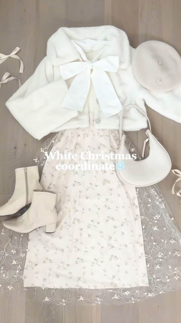 apres jour(アプレジュール) のインスタグラム：「【new arrival🎀】11/23(木) 21:00〜 ⁡ ◆ボウタイ×花柄の大人フェミニンなドッキングワンピース♡ ⁡ ビックなボウタイと女性らしさある花柄デザインのドッキングワンピースです。 揺れるたびにひらひらとする花柄チュールが目を惹く大人フェミニンなデザイン。  フレア袖なので細部のシルエットまでこだわりが詰まった1枚となっております。  ウエスト後ろはゴム仕様です。  それぞれカラーバリエーション毎に違った雰囲気をお楽しみいただけるアイテム♡ これからの季節にはアウターやカーディガンなど羽織と合わせて、 暖かくなった春先にはワンピース1枚で、長期で着用いただくことが可能です！ ⁡ #ボウタイドッキングワンピース 商品番号🔎990940 サイズ…F/XL ¥6,595(taxin) ⁡ ⁡ こちらの画像はインスタ用に加工しておりますので、カラーの雰囲気が実際の商品と異なる場合がございます。 商品ページにてカラーのご確認をお願い致します。 ⁡ #ZOZOでしか買えない #アプレジュール #アプレ部」