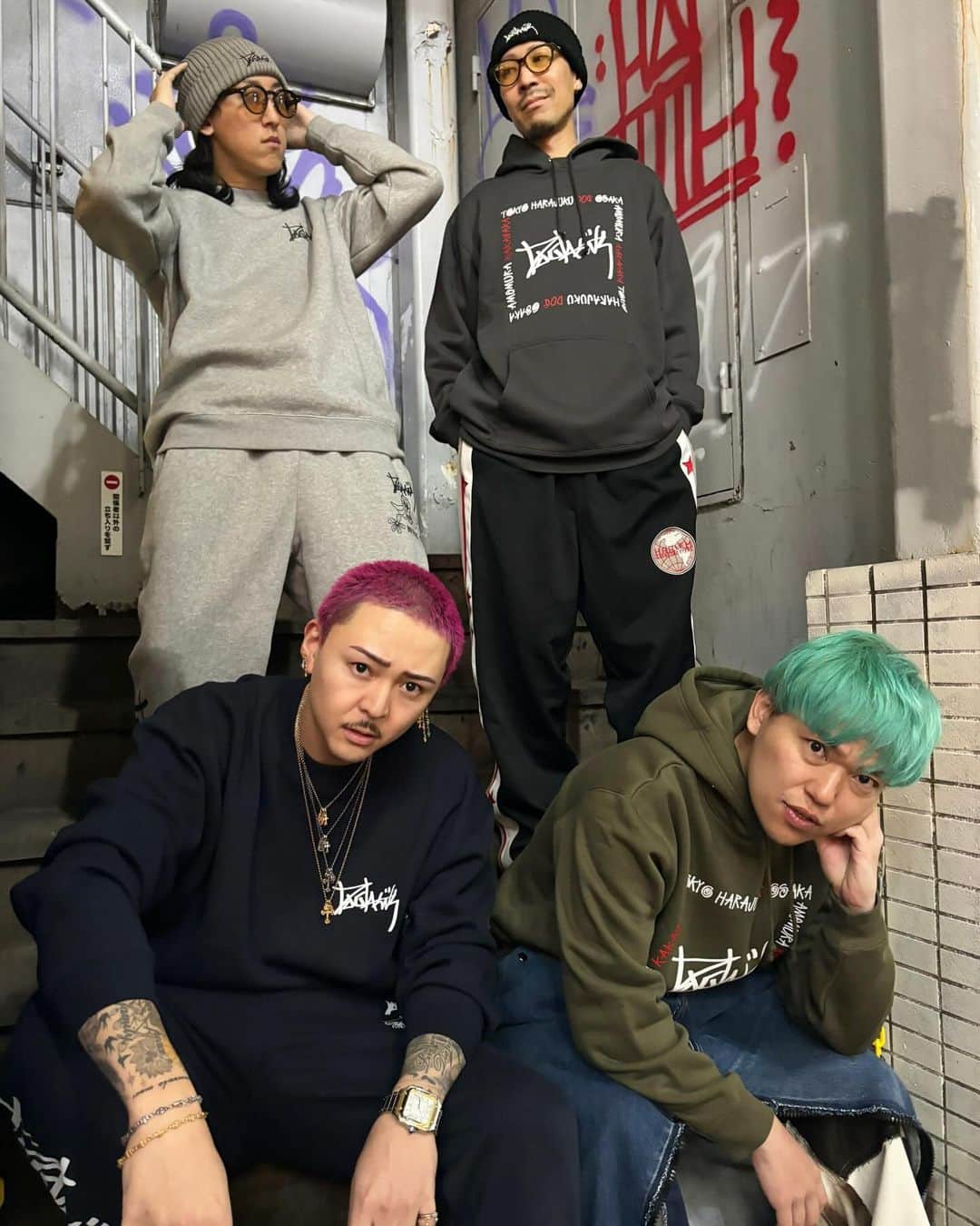 コンボイのインスタグラム：「来月大阪いくよー！！関西の皆さんよろしくです🤟  皆さんに会えるの楽しみにお待ちしてます🙆‍♂️  そして今回も協力してくれた、トラジ&カルビ、そしてエーシちゃんマジでありがとう❤️  以下詳細⇩⇩  「Dog×KAKA⭐︎VAKAコラボ企画第4弾in大阪!!」  きたる12月2日（土）、3日（日）の2日間、大阪KAKA⭐︎VAKAの1階にて、ポップアップショップを開催致します！！  当日は、スウェットのセットアップ、パーカー、ロンT、ニットキャップ等のコラボアイテムを数量限定発売致します！！  またDogからもコンボイが大阪に行き、ポップアップショップに立ちますので、是非いらしてください！！  関西の皆様とお会い出来るのを、心より楽しみにしております！！  以下詳細↓↓  ＊date 12/2（土）,12/3（日）  13:00 open 20:00 close  ＊place 大阪市中央区西心斎橋2-8-21やすらぎ  　　　　ビル1階 KAKA⭐︎VAKA 　　　　06-6212-7010」
