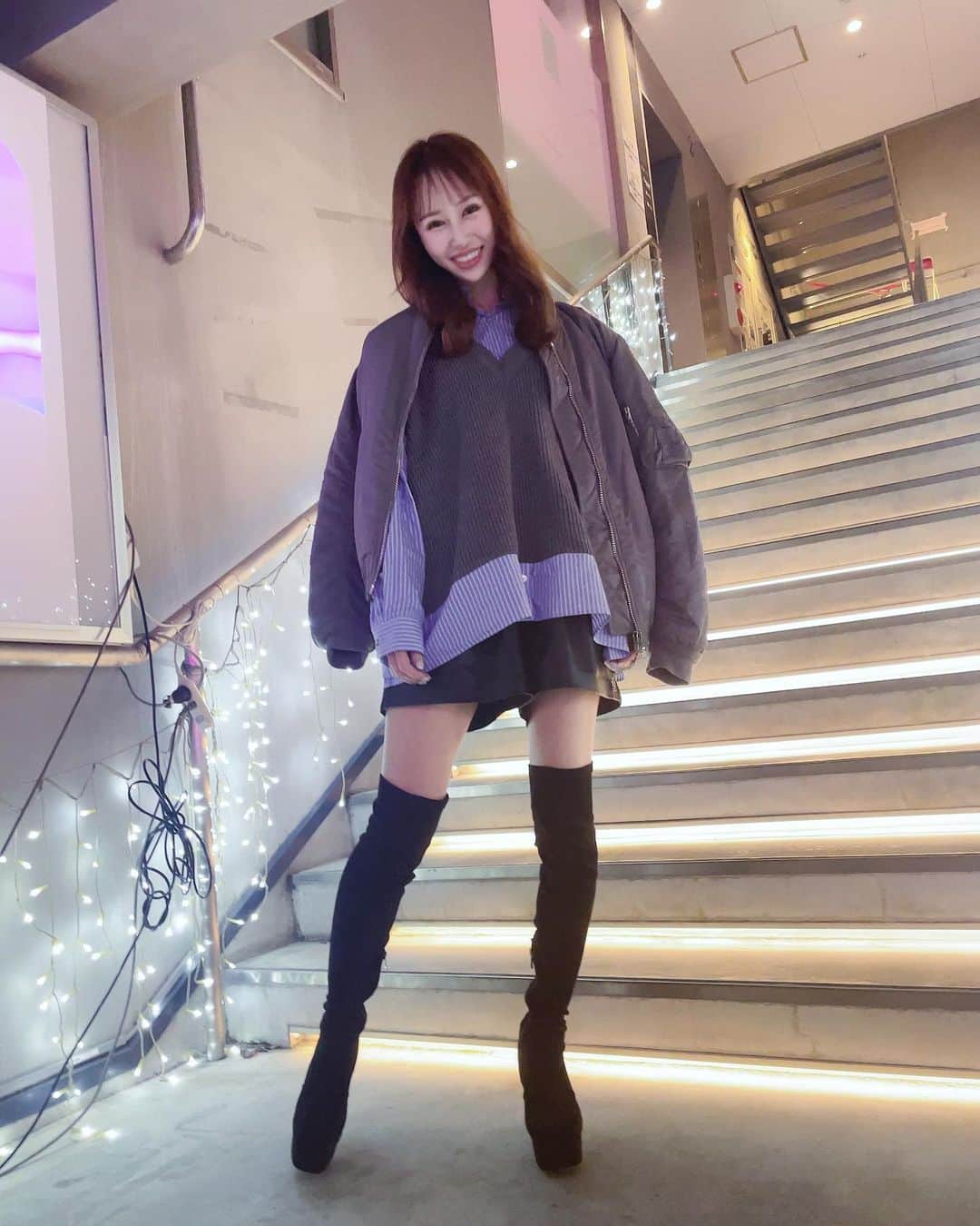 小林香菜のインスタグラム：「絶対領域🫠 久しぶりの私服投稿🥸  今日お仕事したら明日休みだから明日は夜22時には寝たいっていう目標を掲げて今日も頑張ろ🫡  #ニーハイ　#ニーハイブーツ　#👢　#絶対領域　#zara #ootd」