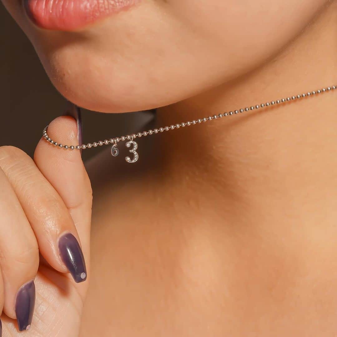 Enasolunaさんのインスタグラム写真 - (EnasolunaInstagram)「Custom jewelry “Happy number necklace” 期間限定10％OFFクーポンキャンペーン。  好きな数字をカスタマイズできるジュエリー “Happy number necklace”に使える10%offクーポン！ この機会にオンラインストアにてぜひご利用ください。  【開催期間】11/23(木)10:00-11/26(日)23:59 【クーポンコード】ena2311  “Happy number necklace” ダイヤモンドと地金の2種類のチャームで展開し、0～9の数字を5つまで自由に組み合わせられるアイテム。  ラッキーナンバーを選んでお守りジュエリーとして… 誕生日や記念日など、大切な方へのギフトにメッセージを込めて…  お気に入りの数字をカスタムして特別な一つをつくってみてはいかがでしょうか。  .......  【クーポンのご利用について】 ※ご利用の際は決済画面にてクーポンコード入力欄にご入力をお願い致します。 ※コードを入力し「適用する」を押していただいた後 「ご注文内容の確認」ページにて、割引が適用されていることをご確認ください。  【ご利用の際の注意事項】 ※「Happy number necklace」以外の商品にはご利用いただけません。 ※ご購入手続き後のクーポンコード使用忘れ、入力ミスによるキャンセル、 変更のご対応はお受けすることが出来ません。予めご注意ください。 ※期間中、クーポン使用回数の制限はありません。  #enasoluna #エナソルーナ #jewelry #customize #necklace #numberjewelry #カスタマイズジュエリー」11月22日 20時00分 - enasoluna_official