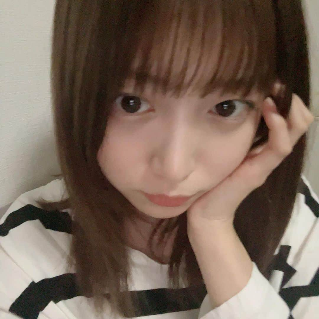 吉田莉桜さんのインスタグラム写真 - (吉田莉桜Instagram)「ベッドと一体化したい。 ベッドから離れたくない。 そんな日々だよね。笑」11月22日 20時06分 - yoshida_rio_official