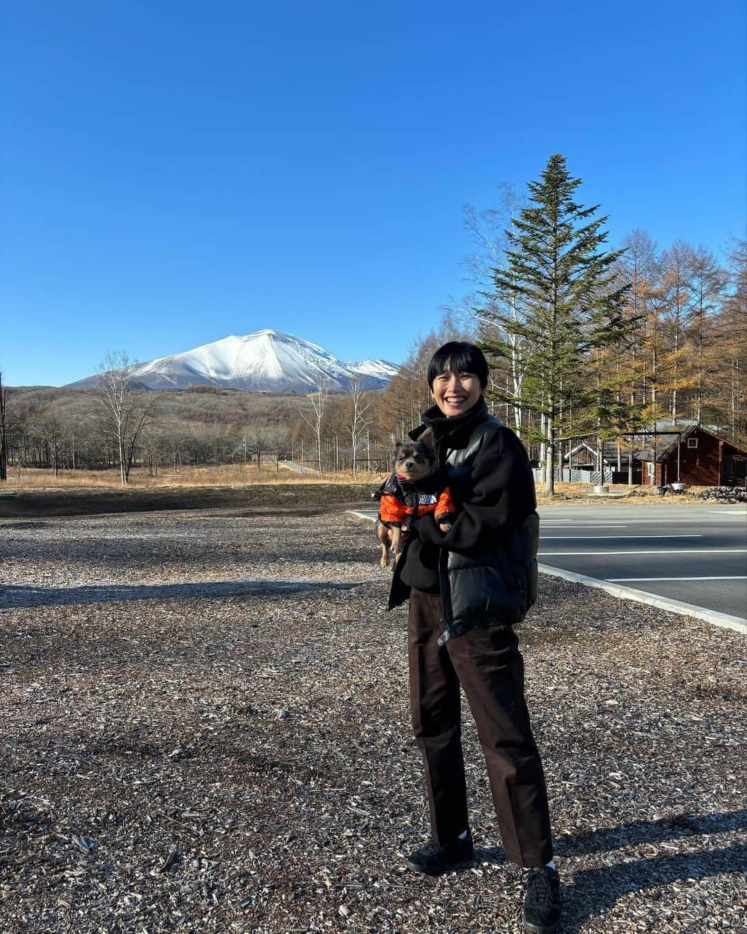 潮田あかりのインスタグラム：「ベーコンとの温度差🥹🥓つやっつやのお団子🍡ゆったり軽井沢♨️🌟」