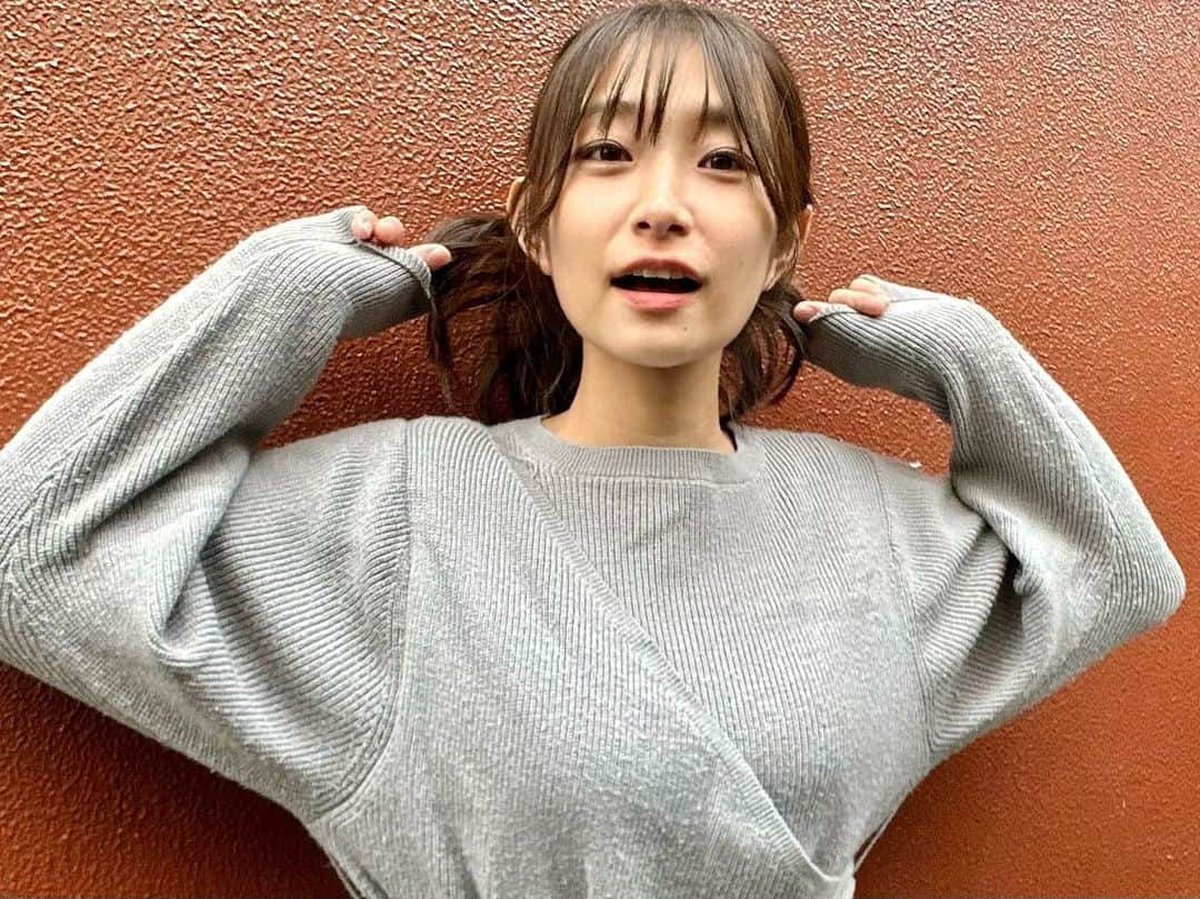 のインスタグラム：「. 本当に今時のポーズを知りたい...笑 . #流行りに疎いのは #今年で卒業したいな #笑」
