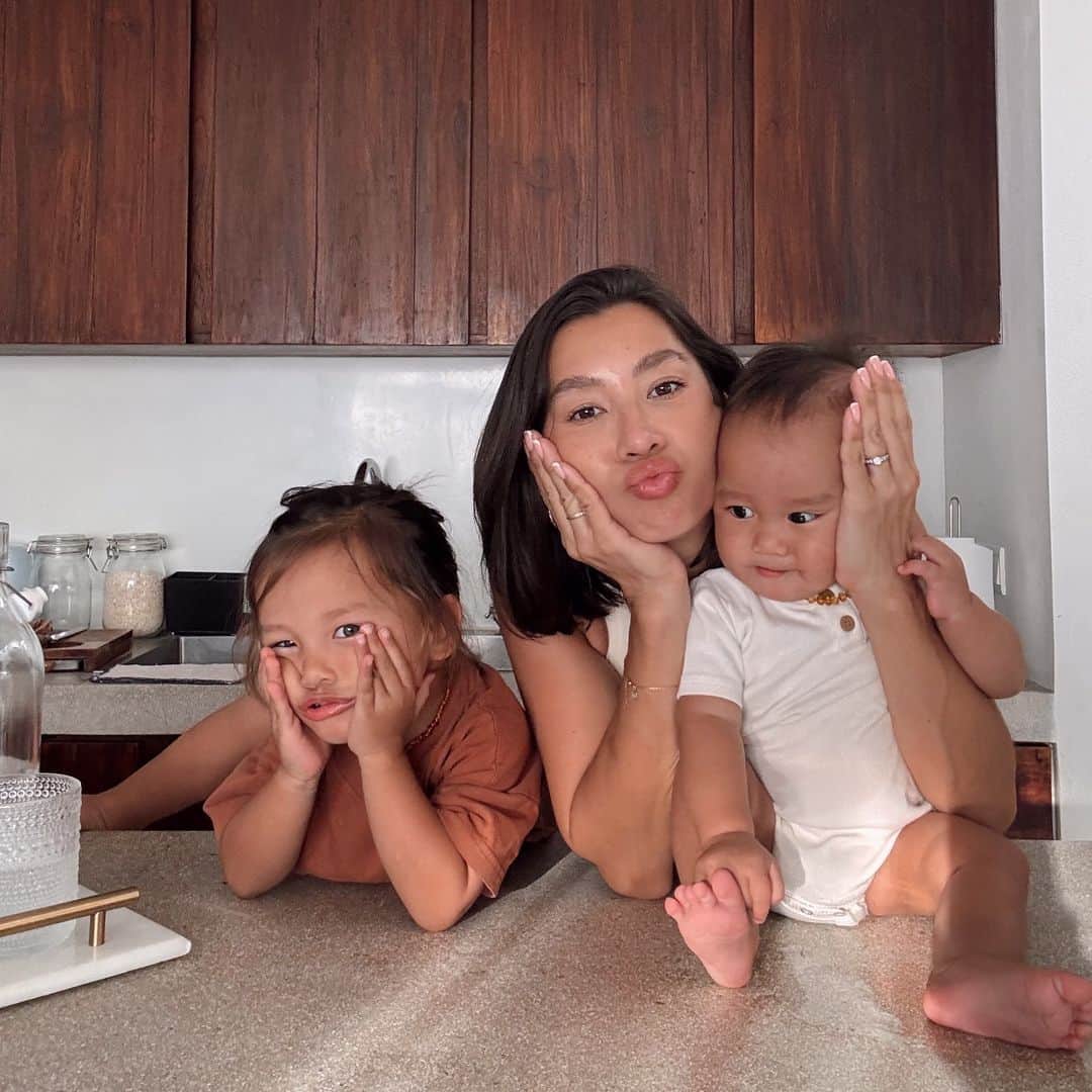 Jennifer Bachdimのインスタグラム：「Kiyoji’s new favorite pose 🥹 #squishy #teamBachdim」