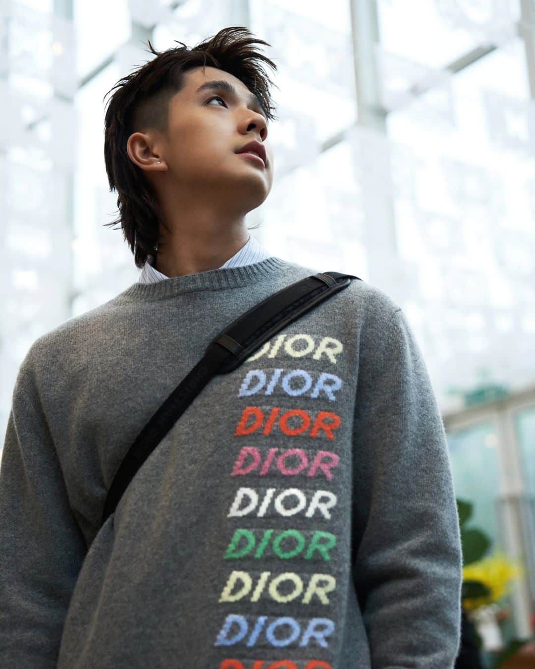蔡常勇さんのインスタグラム写真 - (蔡常勇Instagram)「今天就先當個學生小鮮肉好了😋 . 這地方真的很有墨西哥的氣息，彷彿來到了墨西哥🌵 可以約你的朋友一起來Dior Cruise’24 collection逛逛🤍 這邊有Dior cafe也可以一起在這邊high tea🙋🏻‍♂️ 📍Sentul Pavilion 🗓22/11 – 29/11 #DiorCruise @Dior」11月22日 20時11分 - changyonggggg