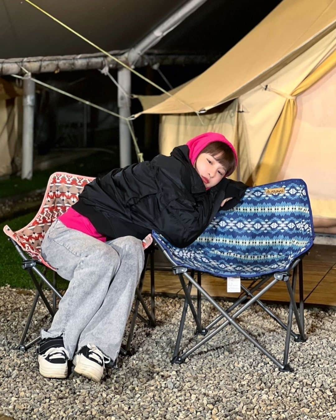 峮峮のインスタグラム：「⛺️🥶🥷🏻」