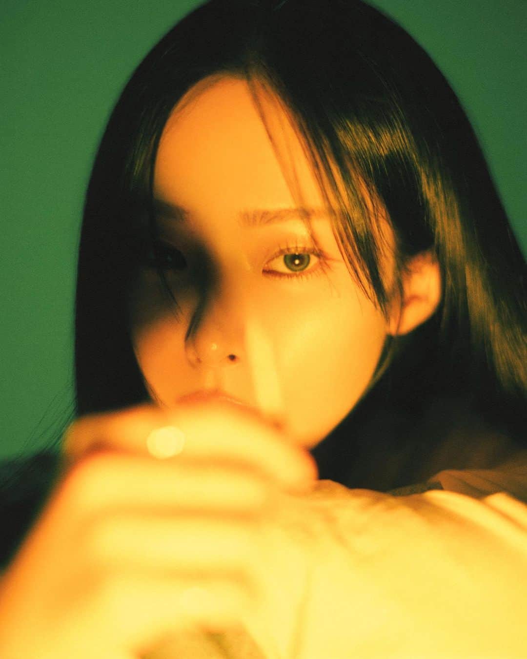 Heizeのインスタグラム：「The 8th Mini Album [Last Winter] 🪔  12월 7일 저녁 6시 ~ 저의 8번 째 미니 앨범이 나와요 ♥.,️  누군가는 나만큼 기다렸을까 ~~~  2023 12 07 (Thu) 6PM KST  #Heize #LastWinter #The8thAlbum @pnation.official」