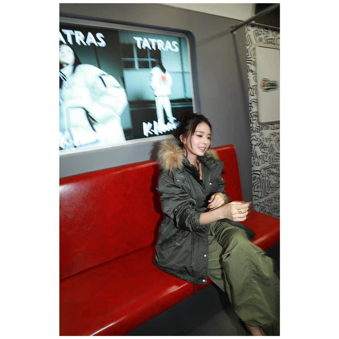 川口ゆりなさんのインスタグラム写真 - (川口ゆりなInstagram)「．  TATRAS SUBWAY🚄 ． キース・ヘリングとのコラボレーションをした今回のコレクションは どのアイテムも、纏うだけで ポジティブなパワーが溢れてきます…❤️‍🔥 ． ． NYの地下鉄をコンセプトにした空間も とっても可愛かったです❤︎ ． @tatras_official #tatraskeith #tatrascollab #PR」11月22日 20時18分 - kawaguchi_yurina_official