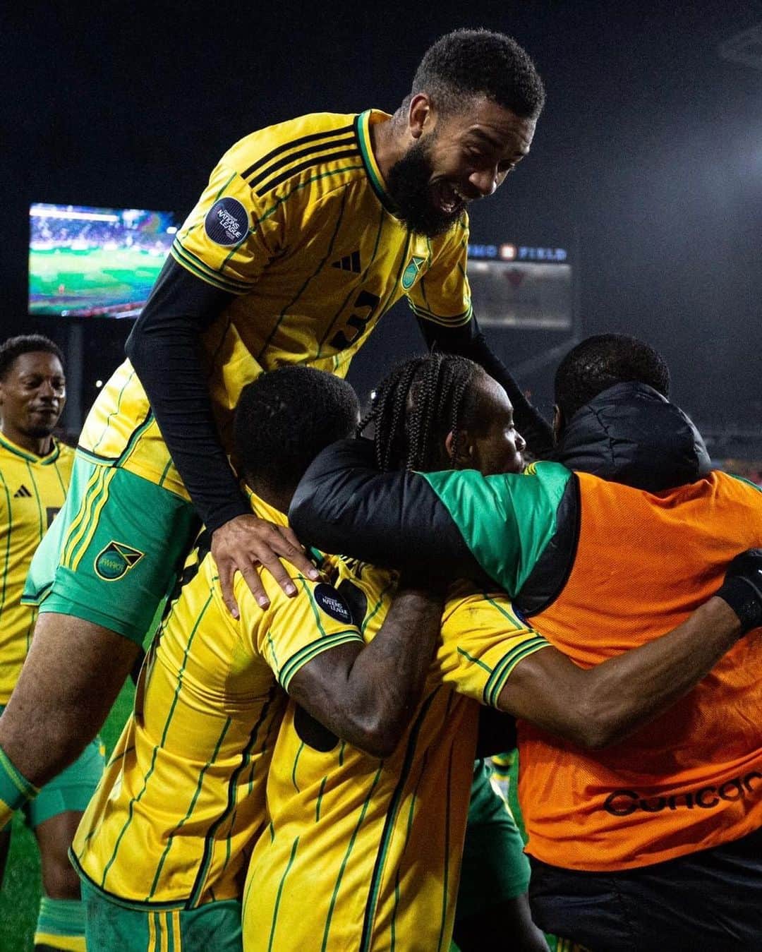 マイケル・アントニオのインスタグラム：「WHAT. A. WIN!!!!! The boys never doubted it and got the job done, wish I was out there but I’ll be back real soon👏🏾👏🏾👏🏾 🇯🇲 GOOD MORNING @copaamerica… see you in 2024 👋🏾’」
