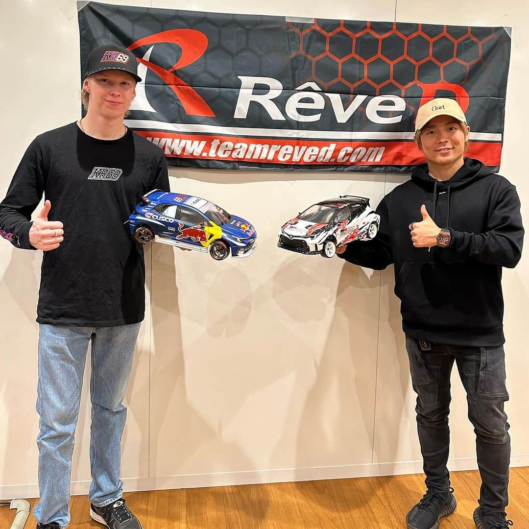 勝田貴元さんのインスタグラム写真 - (勝田貴元Instagram)「After the @rally_japan , I gave a gift to my best friend Kalle🎁 #WorldChampion  It’s drifting spec #RedBull #GRcorolla and #GRSupra 🤩 Thank you for preparing these nice cars @teamreved . We will drifting with these amazing cars next year 🤩  カッレに2年連続ワールドチャンピオン祝いでプレゼント🎁 カッレが @formuladjapan で乗っていたRedBull #ＧＲカローラ のドリフト仕様をReveD さん @teamreved に用意して頂きました！ 川上さん お忙しい中ありがとうございました！😊  #TK18 #KR69  #takamotokatsuta #kallerovanperä  @kallerovanpera」11月22日 20時31分 - takamotokatsuta