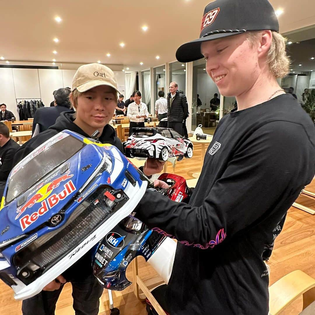 勝田貴元さんのインスタグラム写真 - (勝田貴元Instagram)「After the @rally_japan , I gave a gift to my best friend Kalle🎁 #WorldChampion  It’s drifting spec #RedBull #GRcorolla and #GRSupra 🤩 Thank you for preparing these nice cars @teamreved . We will drifting with these amazing cars next year 🤩  カッレに2年連続ワールドチャンピオン祝いでプレゼント🎁 カッレが @formuladjapan で乗っていたRedBull #ＧＲカローラ のドリフト仕様をReveD さん @teamreved に用意して頂きました！ 川上さん お忙しい中ありがとうございました！😊  #TK18 #KR69  #takamotokatsuta #kallerovanperä  @kallerovanpera」11月22日 20時31分 - takamotokatsuta