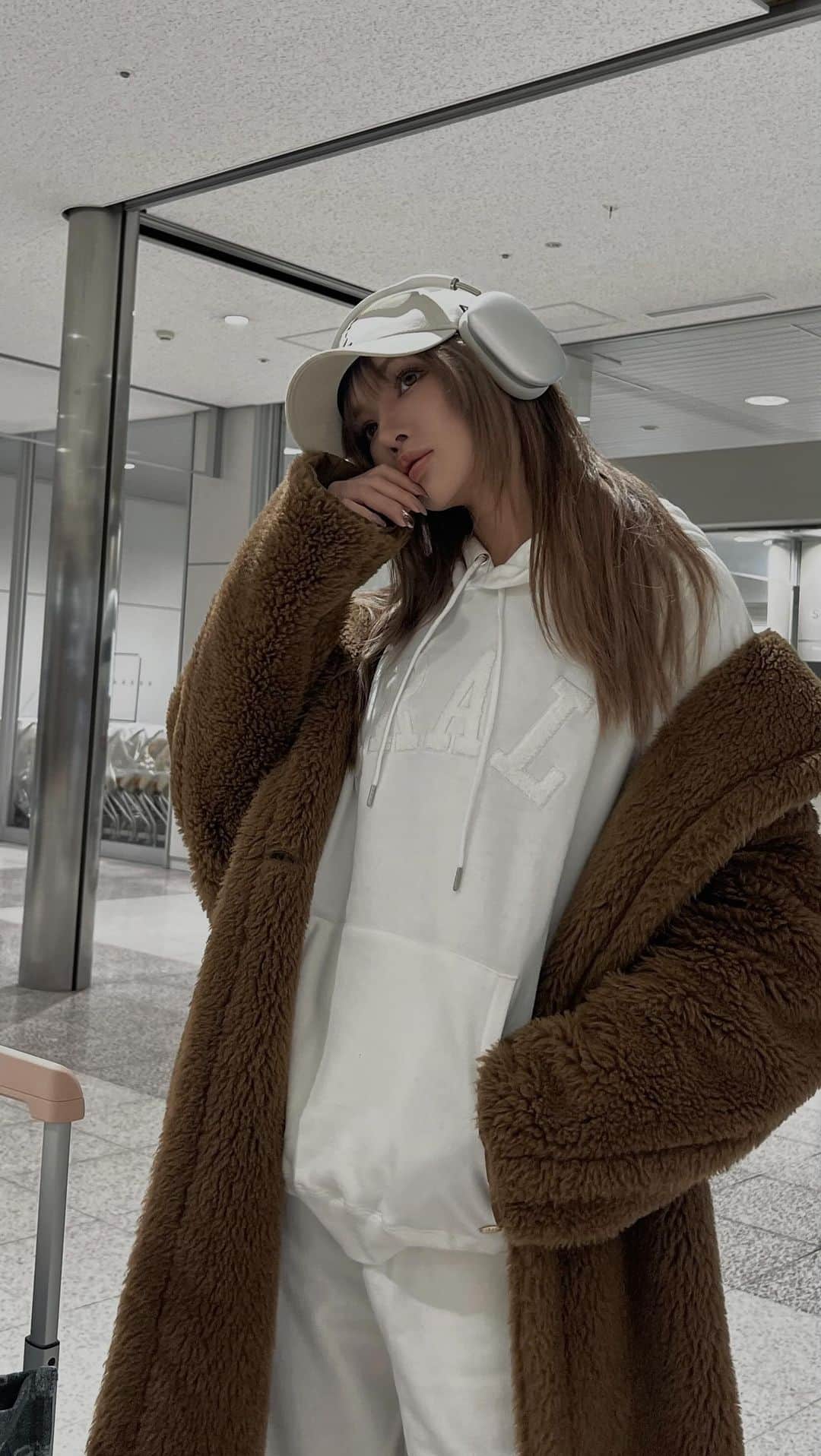 小原優花のインスタグラム：「IRALスウェットセットアップ発売前🫶🏻 11/24 12:00〜」