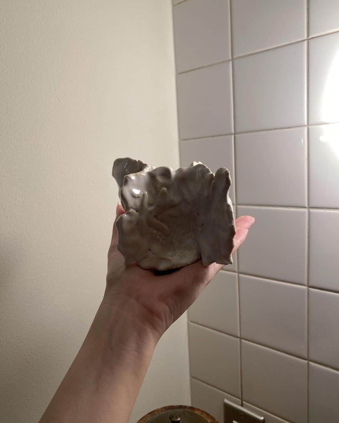 のインスタグラム：「coyo art product🌛 ｢おちゃわんならぬ かびんならぬ おぶじぇ｣  #art」
