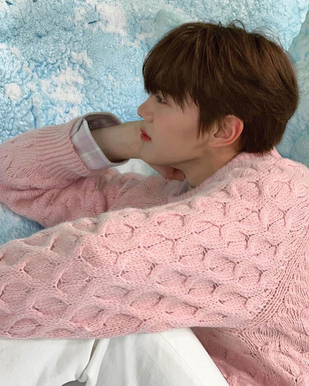 ZEROBASEONEのインスタグラム：「반짝이는 Snowflake❄️  #ZEROBASEONE #ZB1 #제로베이스원 #KIMGYUVIN #김규빈 #MELTINGPOINT #ZEROBASEONE_MELTINGPOINT」