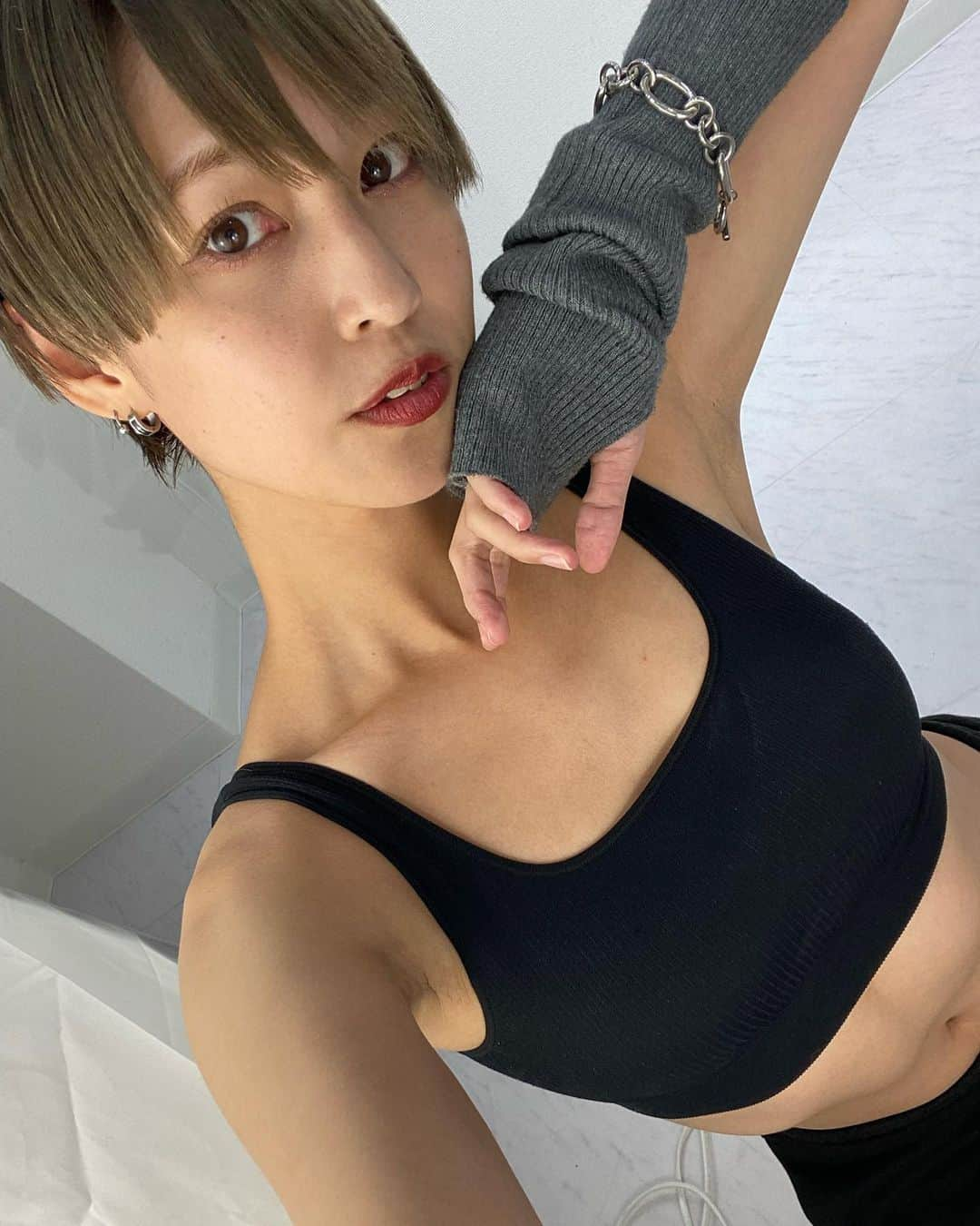 小柳歩のインスタグラム：「. 🤳♡ . https://fantia.jp/posts/2381351 . #グラビア #グラビアアイドル #gravure #自撮り」