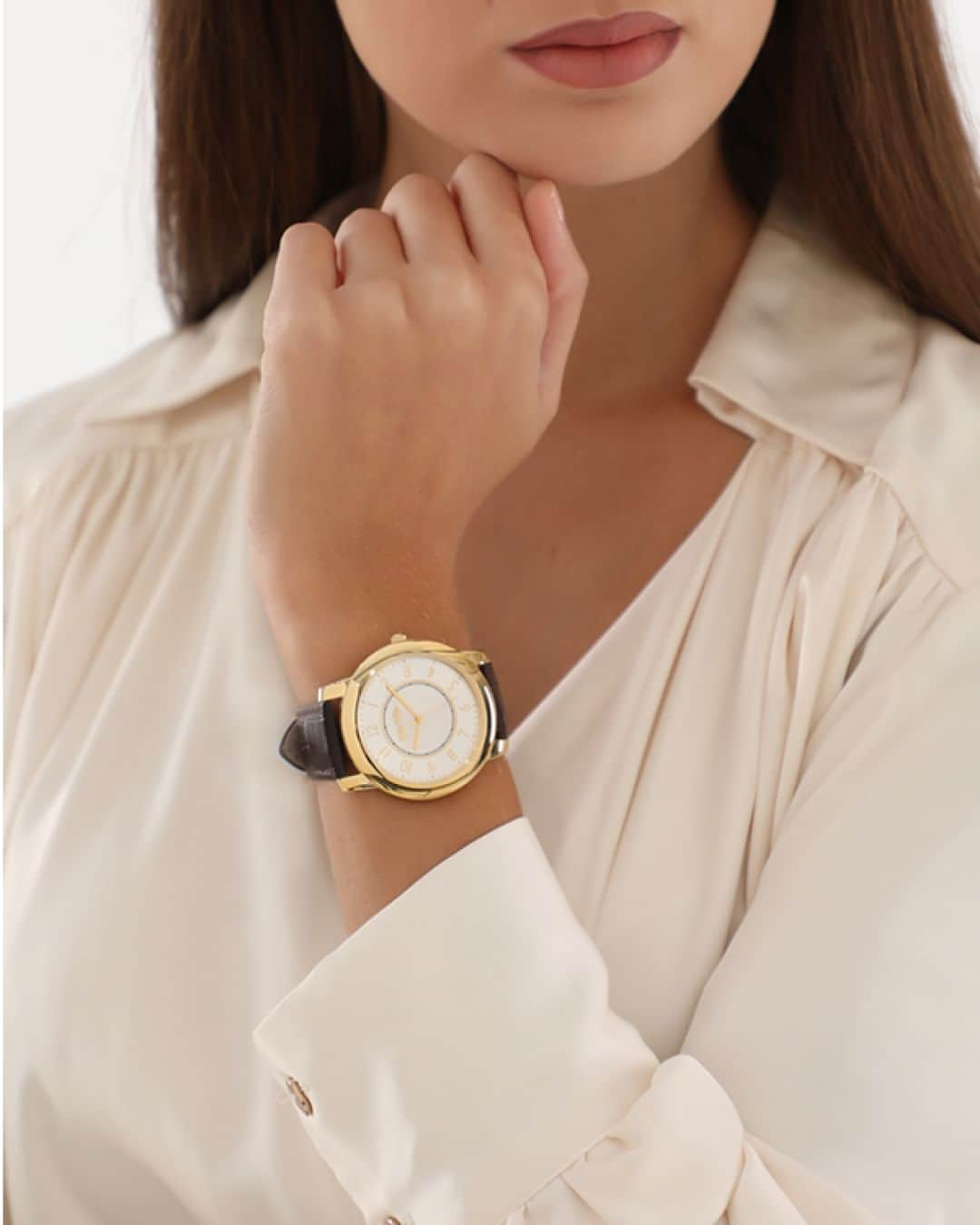 フォリフォリのインスタグラム：「Add a vibrant touch to your everyday outfit with your favorite Vibrant Memories timepiece. Discover the collection online.  #follifollie #myfollifollie #2k23 #inspiration #fashion #style #watch #watchesofinstagram #watchesoftheday #watch #timepiece #VIbrantMemories」