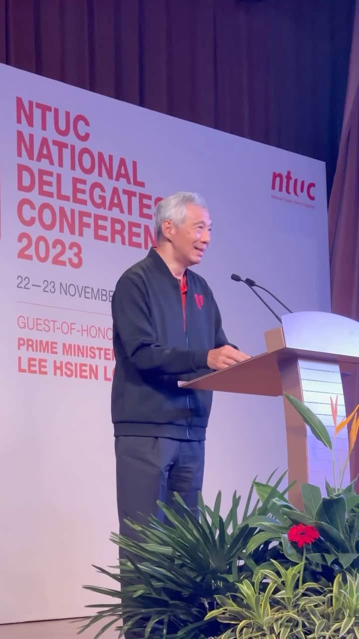 リー・シェンロンのインスタグラム：「This year’s @ntucsingapore National Delegates’ Conference coincides with LKY100. It is an opportunity to reflect on Mr Lee’s political convictions and his special relationship with the unions. We have been strengthening the symbiosis between the @papsingapore and NTUC since our early nation-building days, and it is still vitally important.   With the support of the tripartite partners, the PAP government will continue its pro-growth and pro-worker policies. We will keep the cost of living under control. In the long term, we will keep public service financially sustainable and of a high standard. And in the short term, households needing support will receive help to cope with the cost of living.   At the same time, the Labour Movement must reinvent itself to stay relevant. NTUC will continue to upgrade and reskill workers, so that they stay employable.   The PAP government will work closely with NTUC to address workers’ needs, champion their interests and improve their lives. Together, we can create a better future for our workers and for Singapore.  You can watch my full speech on the PMO YouTube channel (click on the link in my bio)  – LHL   #EveryWorkerMatters  (PMO Video by Jeline Chia)」