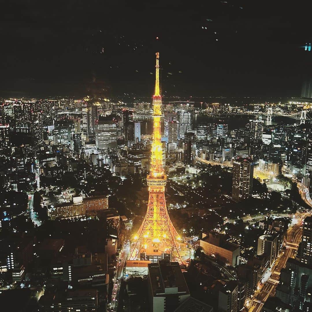 KIKIのインスタグラム：「東京タワーが下に見えた🗼✨ #麻布台ヒルズ #麻布台ヒルズ内覧会」
