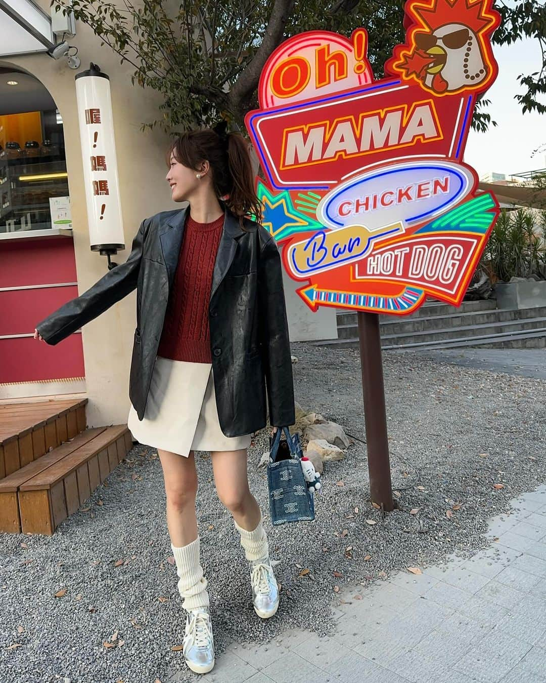 Lilian莉安さんのインスタグラム写真 - (Lilian莉安Instagram)「- 搜集各種紅色單品❤️ OOTD 皮外⋯ @colorwuwu  衣⋯ @dazzlingdazzlin  裙⋯ @qqbow_korea」11月22日 20時43分 - itslilian1002