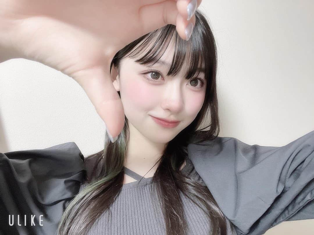 歩花さんのインスタグラム写真 - (歩花Instagram)「最近の美容について！💎  👰‍♀️ピーリング @unelimit_rino  3回目のピーリングでハーブピーリングしていただきました！！ 施術中はちょっとピリッとするけど、鼻の汚れが一気に取れて、ほっぺの赤みも減ってきてお肌の調子がいいです🥚💧老廃物バイバイ🎶です  👁️マツパ @910_a_a  @l2_harajuku  あやさんにパリジェンヌしていただきました！！ 綺麗なまつ毛にしていただきました🫶 くりくりまつ毛！！マツパしてるとメイク時短だしマスカラ塗る時楽しい！ もっとまつ毛伸ばしたい〜〜  @l2_harajuku サロンでわたしの投稿を見たと来店時に伝えて頂ければ 【500円オフ】になるみたいなので是非行ってみてください♡  💅ネイル @riho_toshio (お姉ちゃん) おねえちゃん！！！念願の水色してもらった！かわいい！！ 先端はキラキラにしてもらったの！🩵 次なににしてもらおうかな〜(^^)  #pr#アンリミット#エステサロン#血流からアプローチ#月1の楽しみ#美容day#水光肌#クリスティーナ#ハーブピーリング#カーボキシー#肌質改善#ニキビ#デトックス #まつ毛パーマ #パリジェンヌ #ネイルデザイン #ジェルネイル」11月22日 20時47分 - honoka_0714_