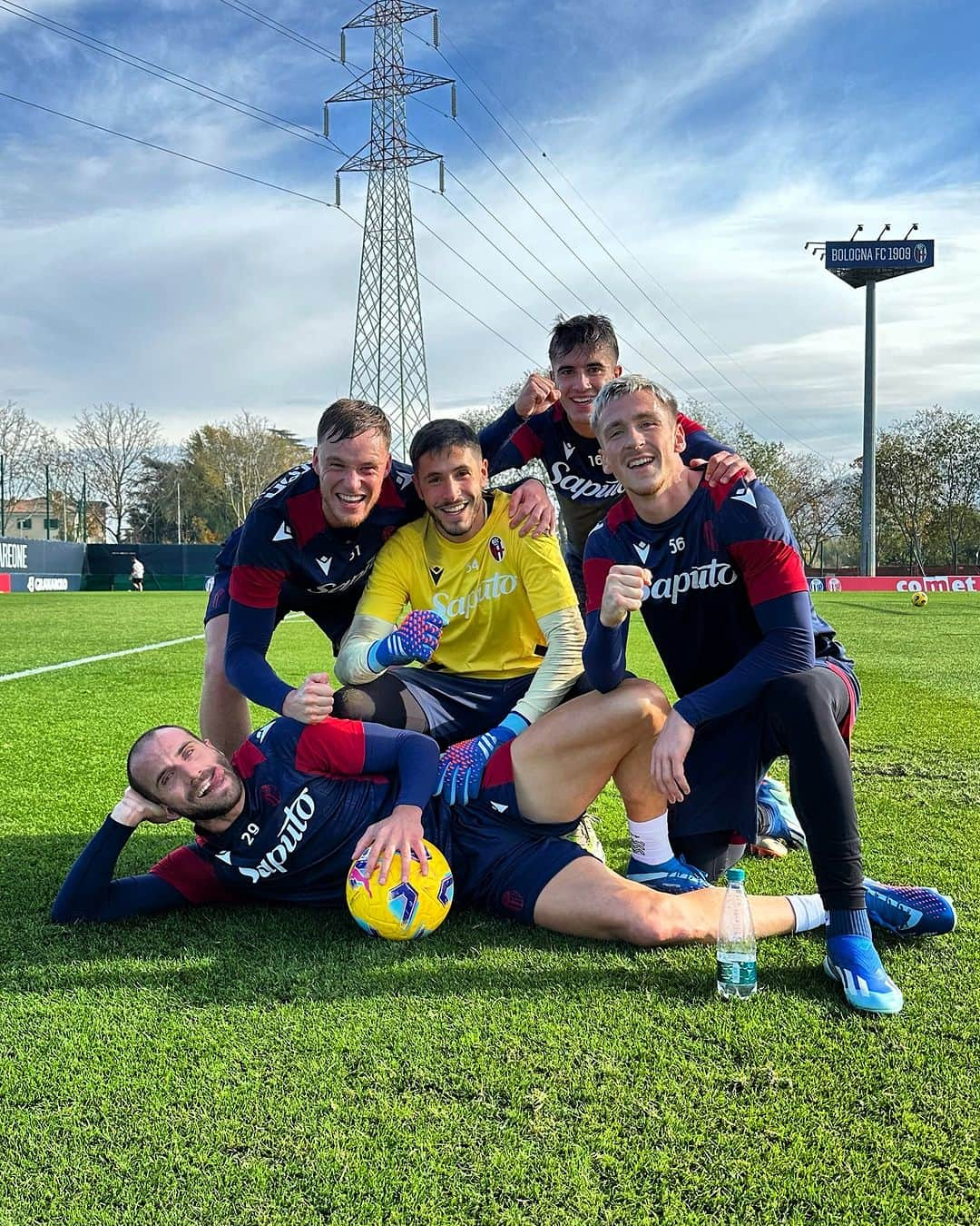 ボローニャFCのインスタグラム：「Today's Winning Team 💪😌  #ForzaBFC #WeAreOne」