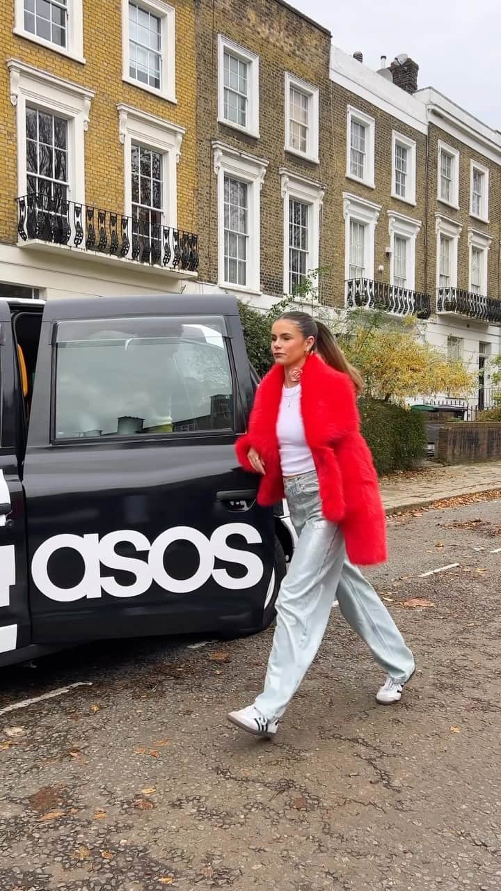 ASOSのインスタグラム：「Pulling up to our pop-up like it’s LFW 💋 Opens TOMORROW! 📍11 Rathbone Place, W1T 1HR」