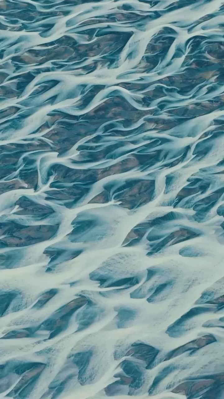 クリス・バーカードのインスタグラム：「It’s pretty meaningful to have set out on the Forgotten Coast Expedition over a year ago in summer of 2022... now to see it culminate into a film screening here in Iceland and London next week with @66north where I’ll be presenting a special slideshow from the expedition and sharing about my experience.  Tickets are going quick, grab yours for Reykjavik, December 1st or London Screening 2, November 29th at the link in my bio ! Can’t wait to see you all there」