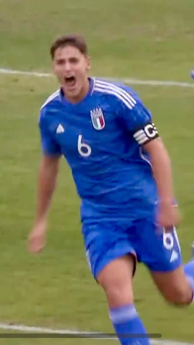 サッカーイタリア代表のインスタグラム：「🎦 Gli highlights di Italia-Portogallo 2-1 ⚽️ 𝘍𝘢𝘵𝘪𝘤𝘢𝘯𝘵𝘪, 𝘉𝘰𝘯𝘧𝘢𝘯𝘵𝘪  #Under20 🇮🇹 #Azzurrini #VivoAzzurro」