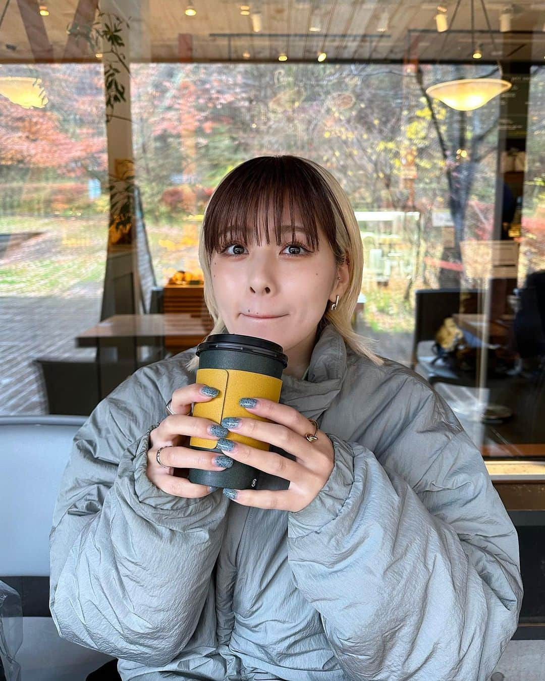 坂美来乃さんのインスタグラム写真 - (坂美来乃Instagram)「早起きしてコーヒーを飲んでパンを食べた日です 寒すぎてベイマックスみたいになってます⛄️☕️🥐」11月22日 20時53分 - rockbq69