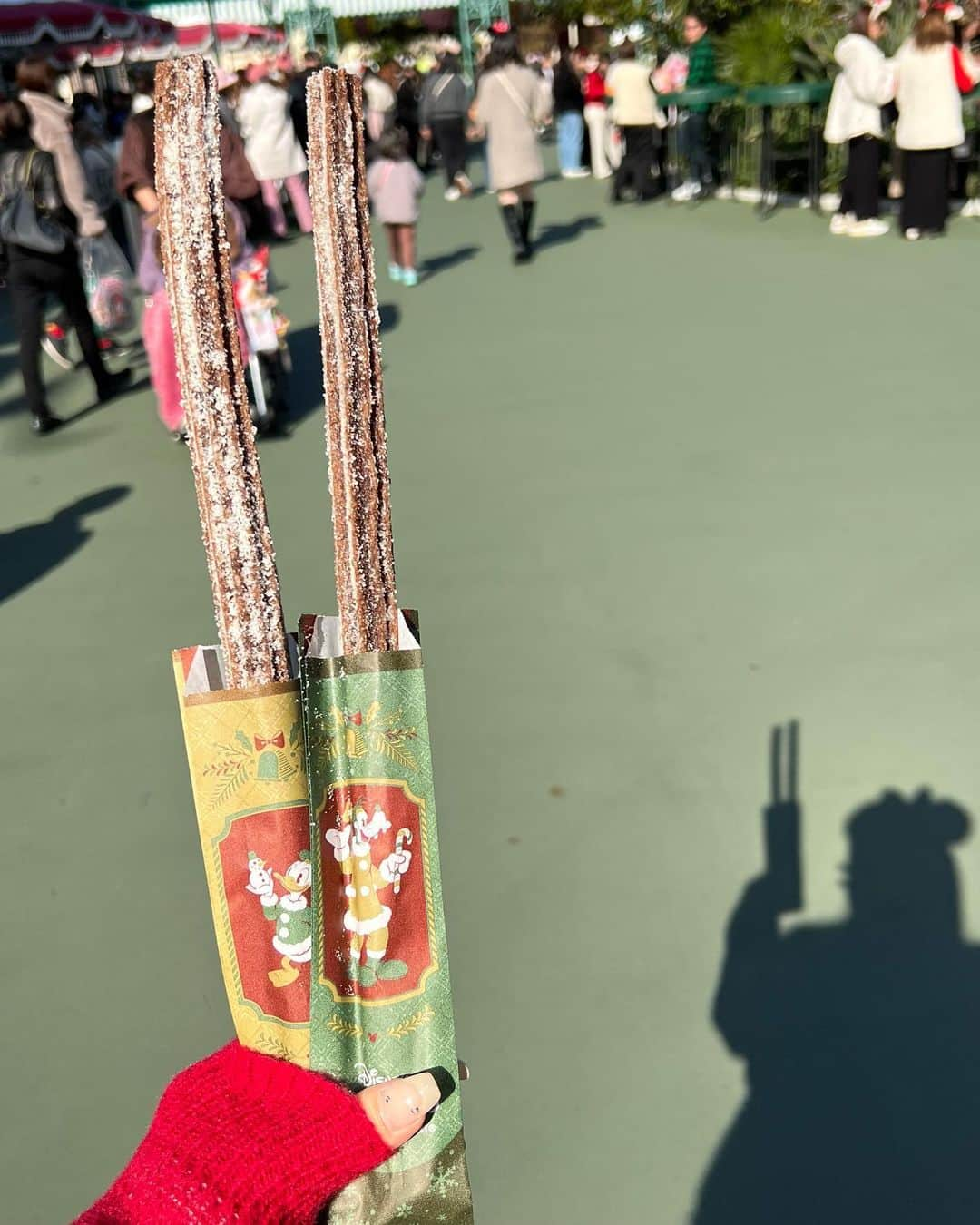 加瀬愛莉さんのインスタグラム写真 - (加瀬愛莉Instagram)「もうすぐ大好きなクリスマス🎄❤️ #disney #disneyland #tokyodisneyland #ディズニーコーデ #ディズニーランド #ディズニークリスマス #クリスマスディズニー #ディズニーグルメ #ミッキーワッフル」11月22日 20時54分 - airi0413_k