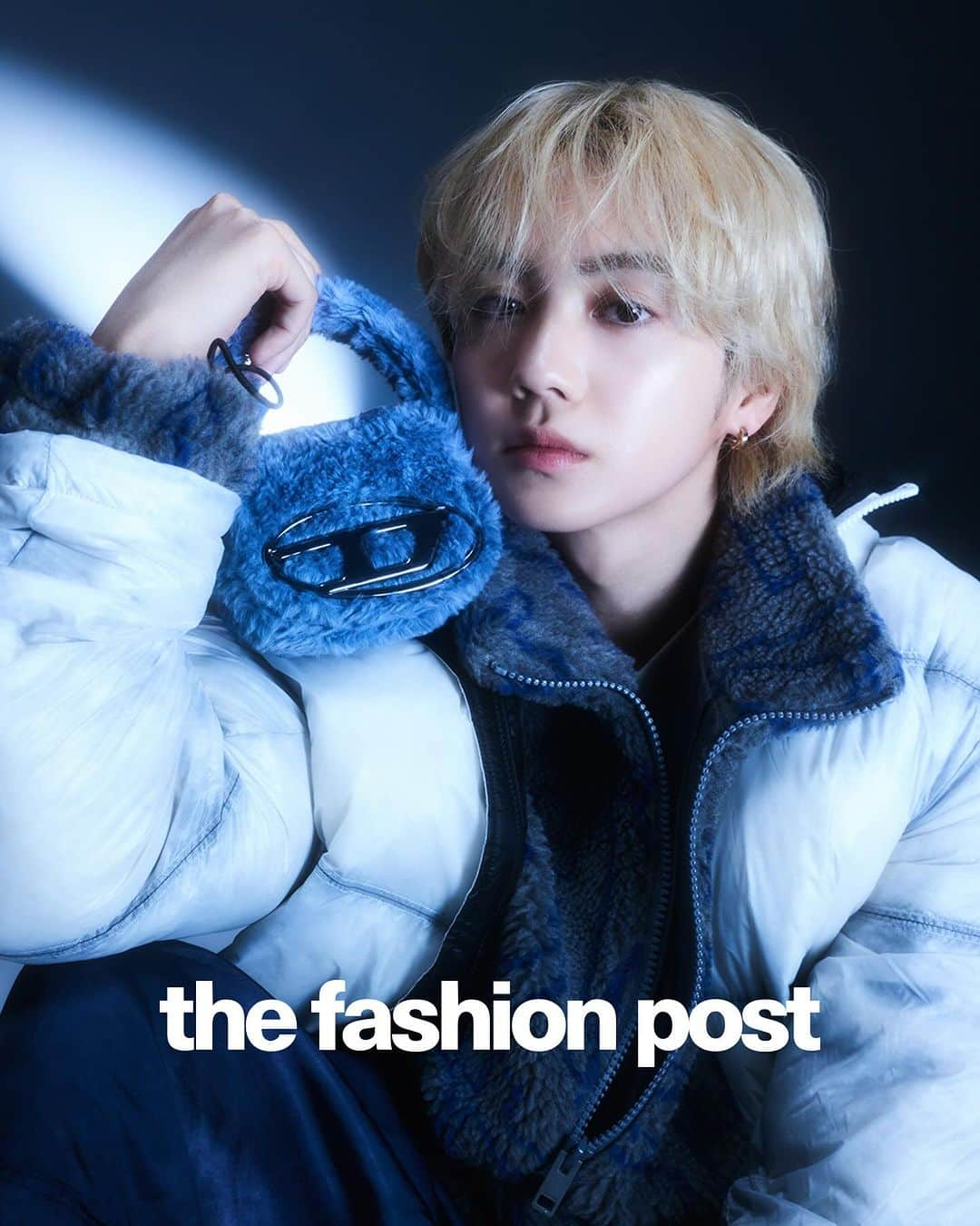 The Fashion Postのインスタグラム：「#fashion DIESEL with Hokuto Yoshino 『1年を締めくくる特別な冬に。吉野北人が出会う、ディーゼルと迎えるホリデー 〈前編〉』  寒さを感じるとともに、ワクワクする気持ちが募っていく季節。いよいよ1年で最も心浮き立つクリスマスシーズンが到来！ そんな気分をさらに高めるために、DIESEL のホリデーコレクションを身につけてみてはいかが？ 遊び心のあるポップなものから、力強さを感じるクールなものまで。ランウェイピースのアイデアから進化しながらも幅広いテイストをそろえる本コレクションは、どんなスタイルの人にも高揚感に満ちたムードを連れてきてくれるはず。  着こなすのは THE RAMPAGE (ランペイジ)のボーカルとして活躍する吉野北人。大切な人へのギフトや自分のご褒美にも手に取りやすいバッグをメインに、ホリデールックをお届けする。(第1回／全2回)  model: Hokuto Yoshino photography: Toki videography: kohei igarashi styling: Yuka Sakakibara hair & make up: Oya edit: Yuko Igarashi & Natsume Horikoshi text: Yuko Igarashi  #tfp #thefashionpost #DIESEL #ディーゼル #吉野北人 #HokutoYoshino #pr」